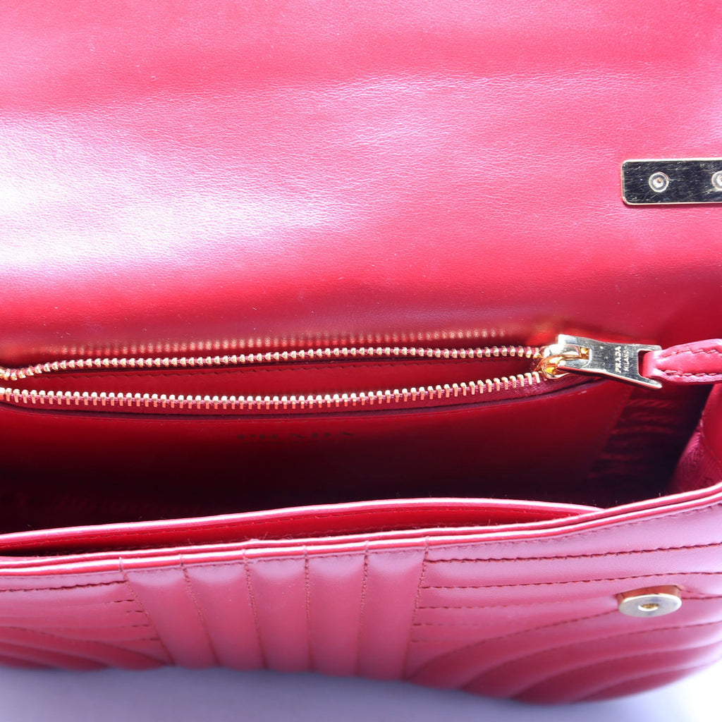 Diagramme Curved Flap Calfskin Red