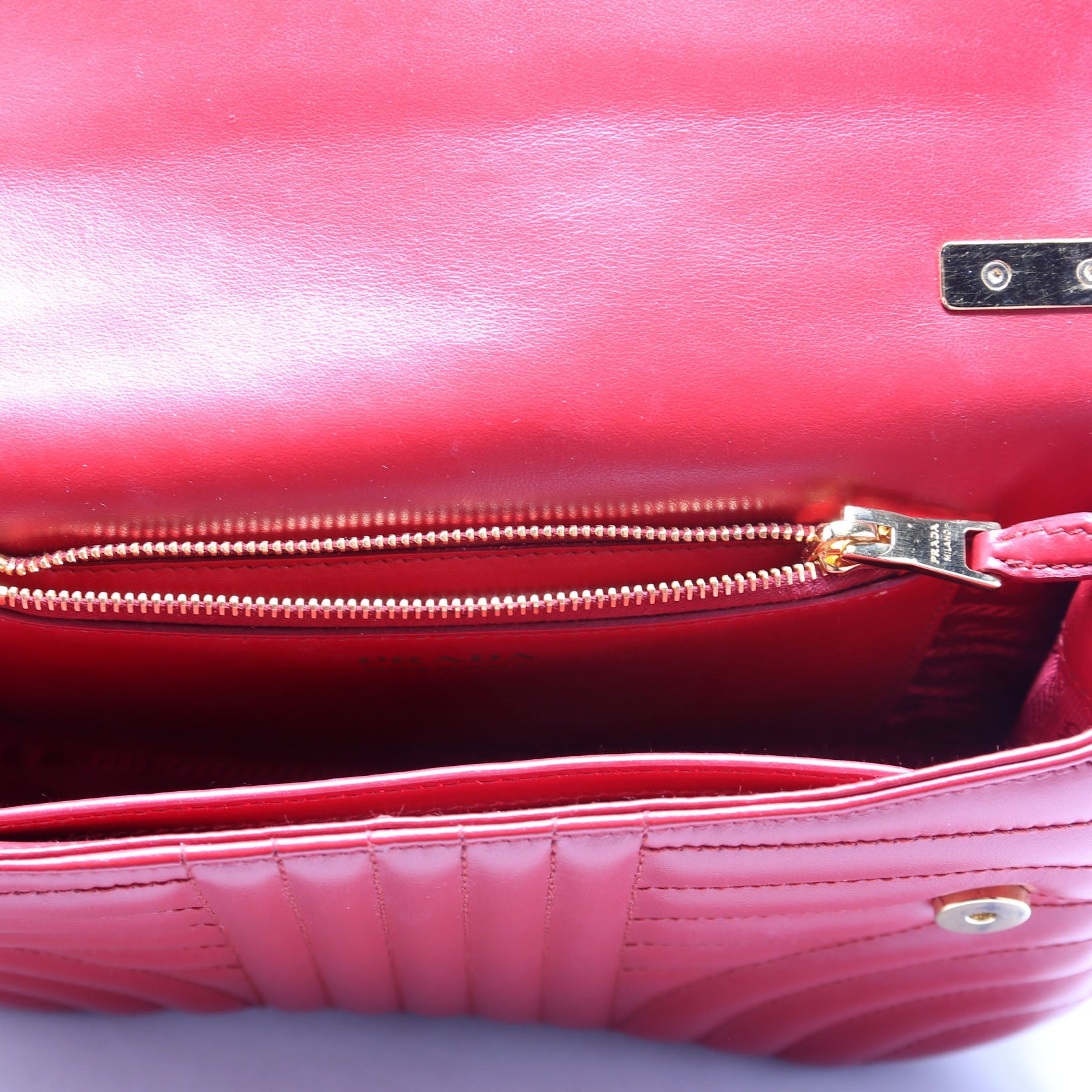 Diagramme Curved Flap Calfskin Red