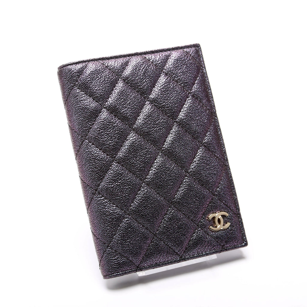 Passport Holder Iridescent Caviar 27M Black