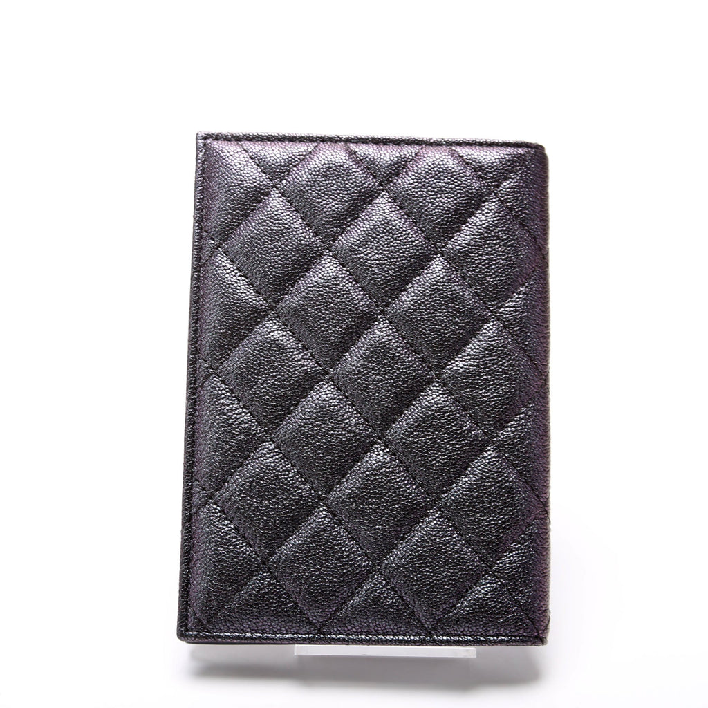 Passport Holder Iridescent Caviar 27M Black
