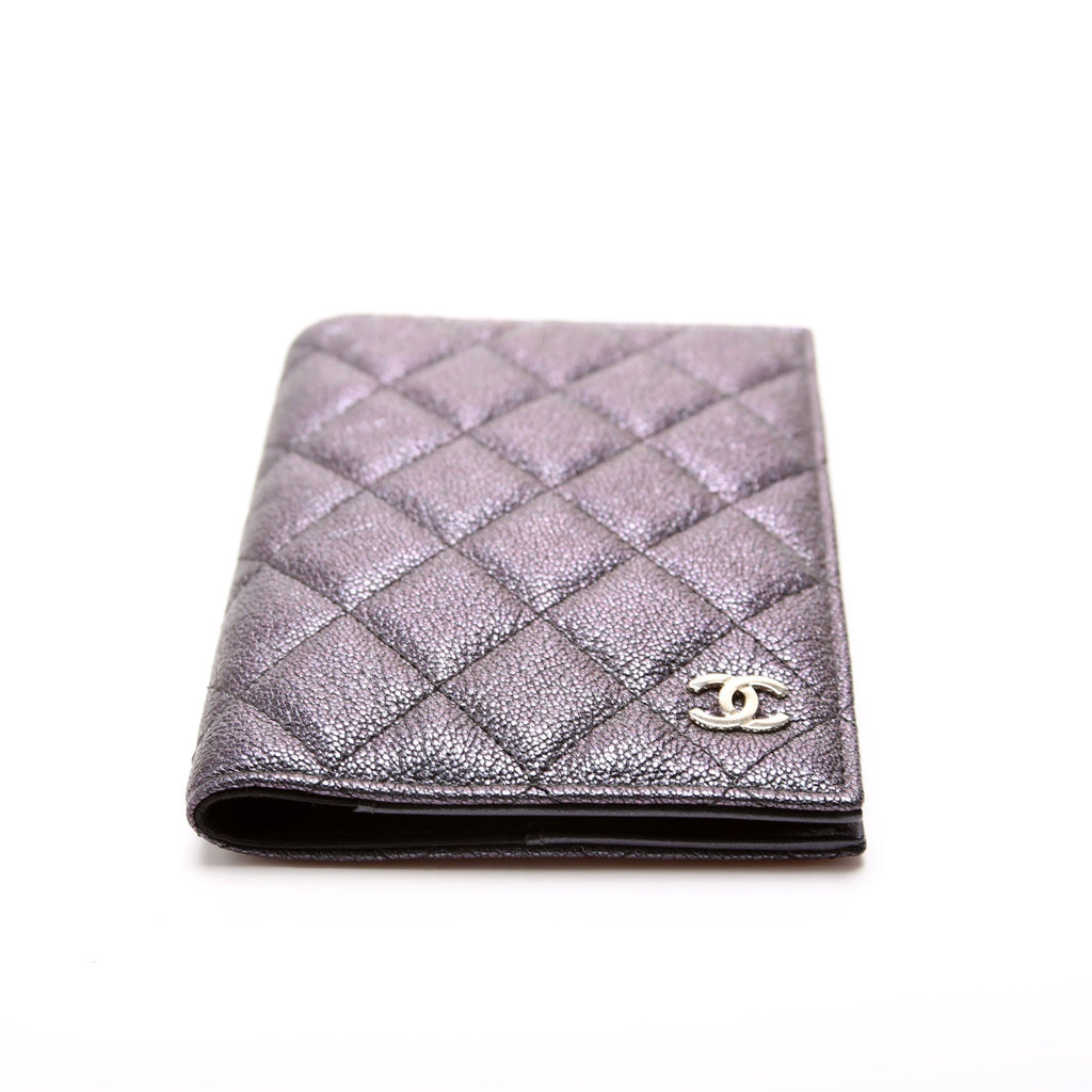 Passport Holder Iridescent Caviar 27M Black
