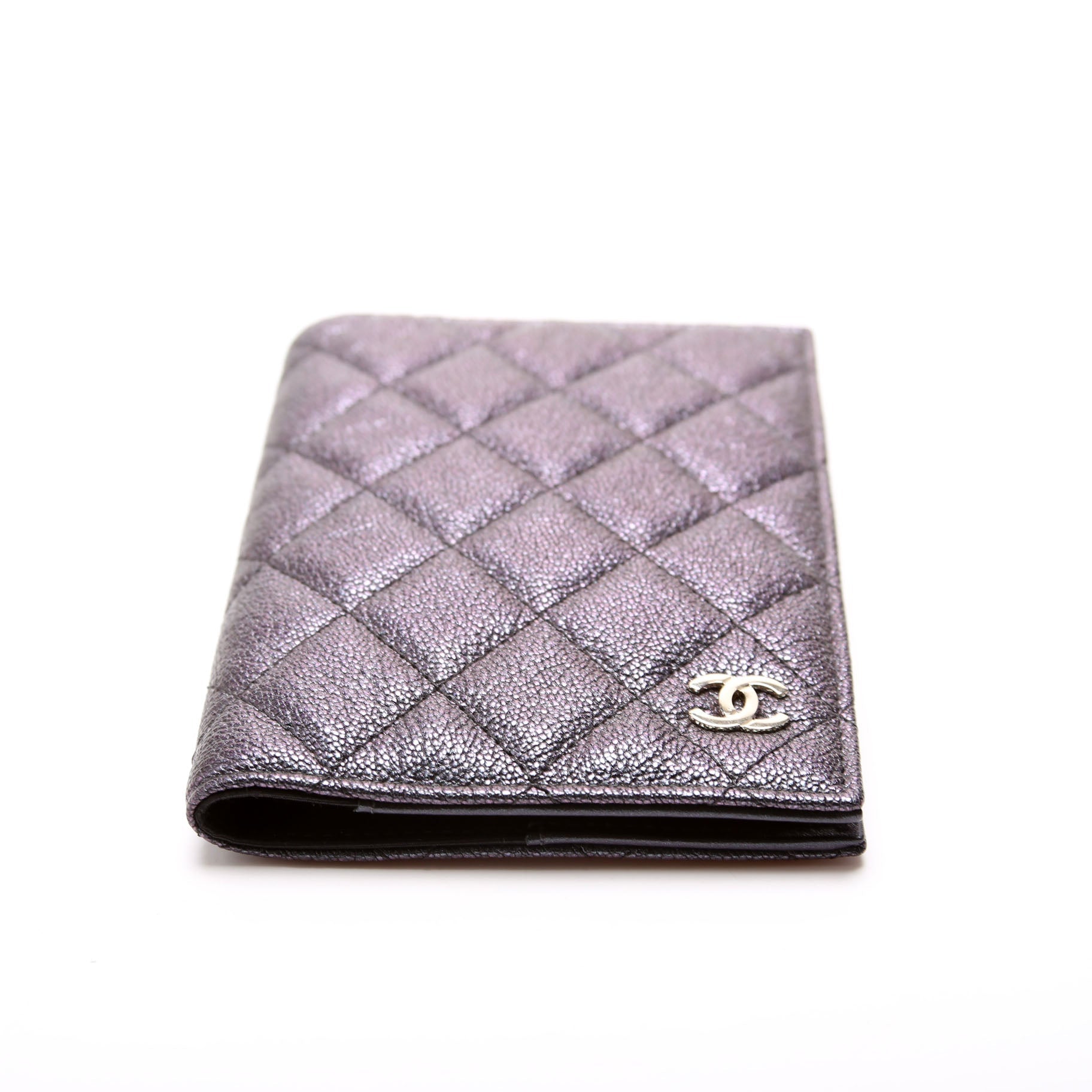 Passport Holder Iridescent Caviar 27M Black