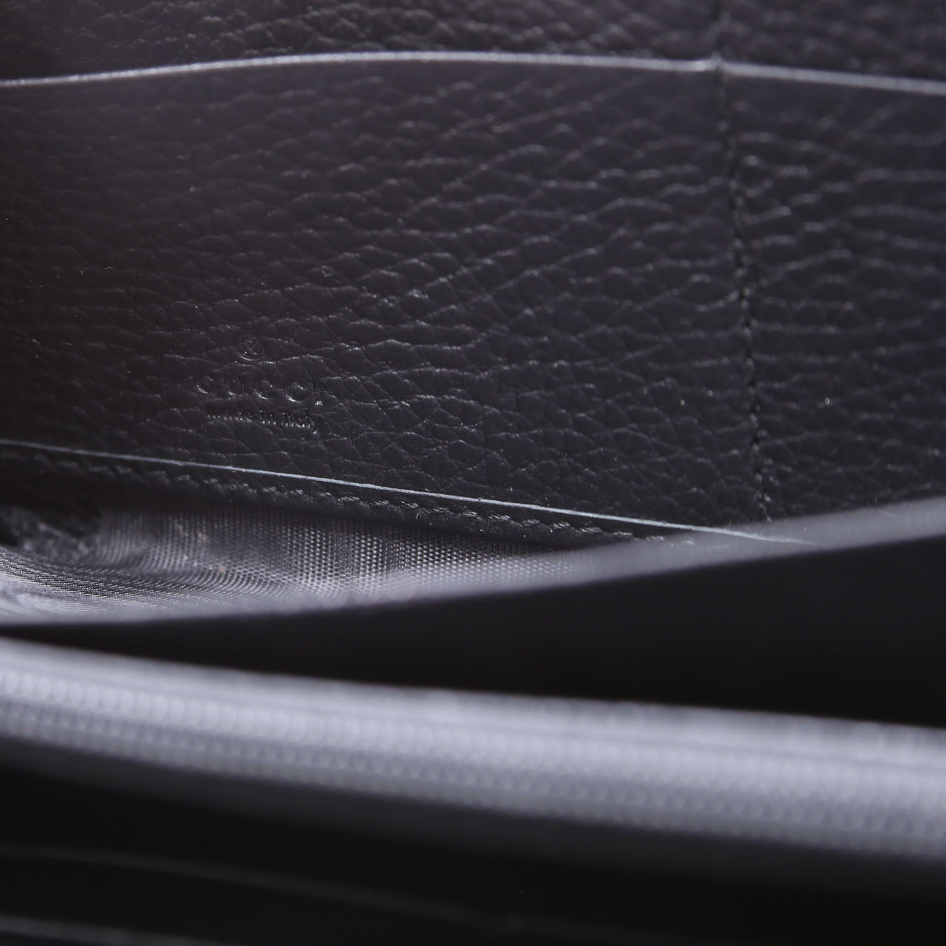 456117 GG Leather Zip Around Wallet Black
