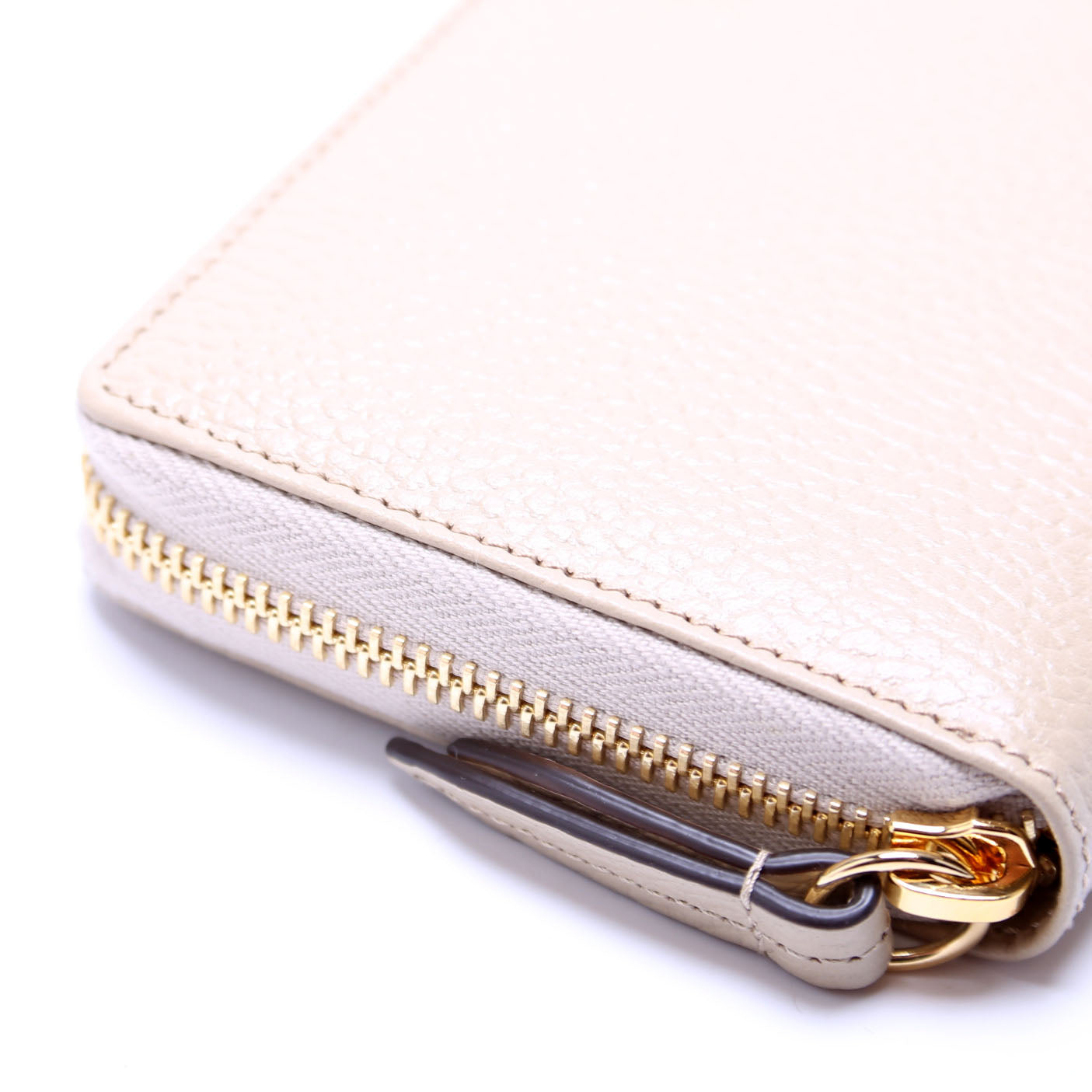 456117 GG Leather Zip Around Wallet Beige