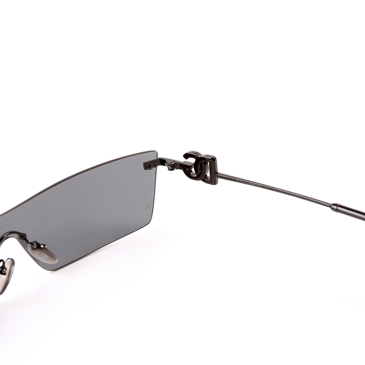 DG2292 Shield Sunglasses Black