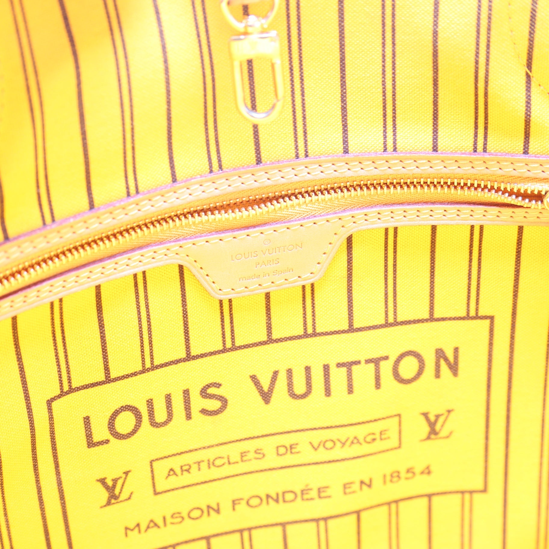 Neverfull With Wallet MM Monogram Yellow Interior