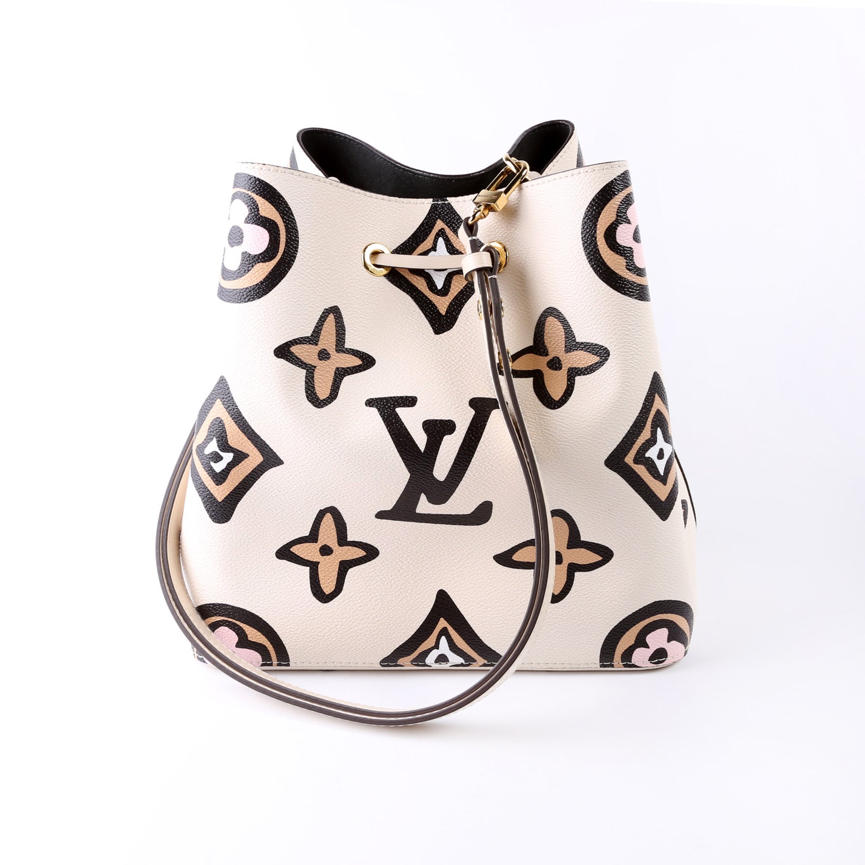Neonoe Wilde at Heart Giant Monogram