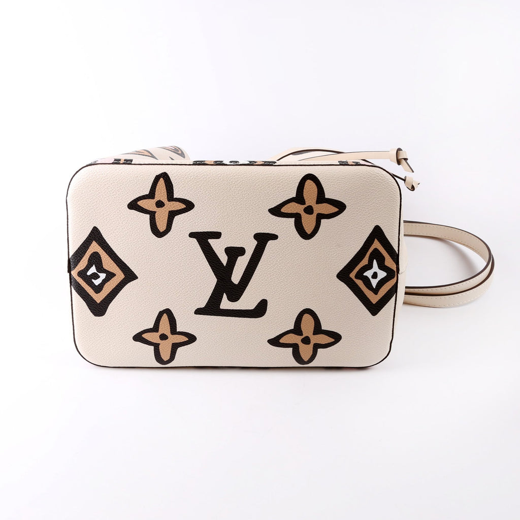 Neonoe Wilde at Heart Giant Monogram