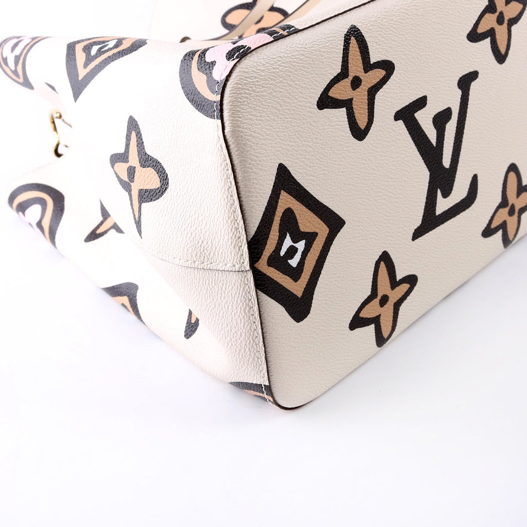 Neonoe Wilde at Heart Giant Monogram