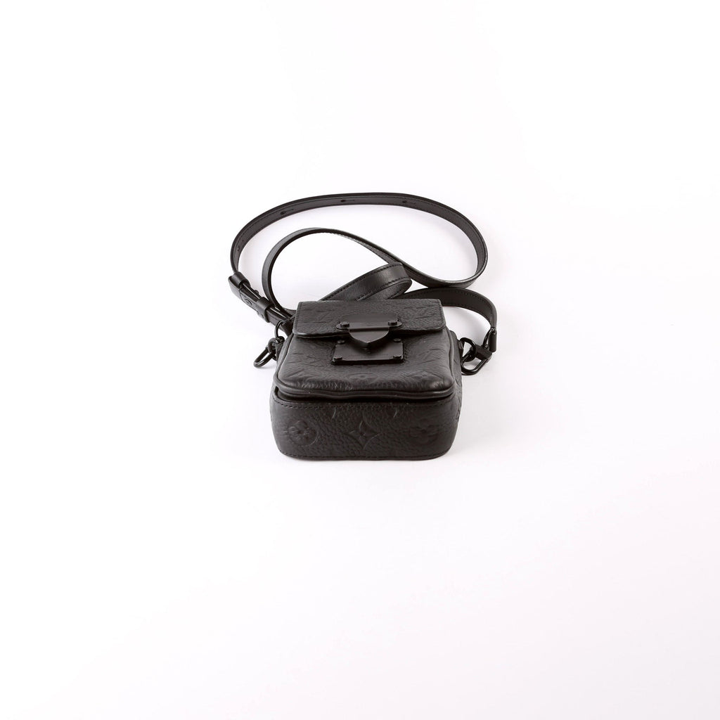 S-Lock Vertical Wearable Wallet Taurillon Black