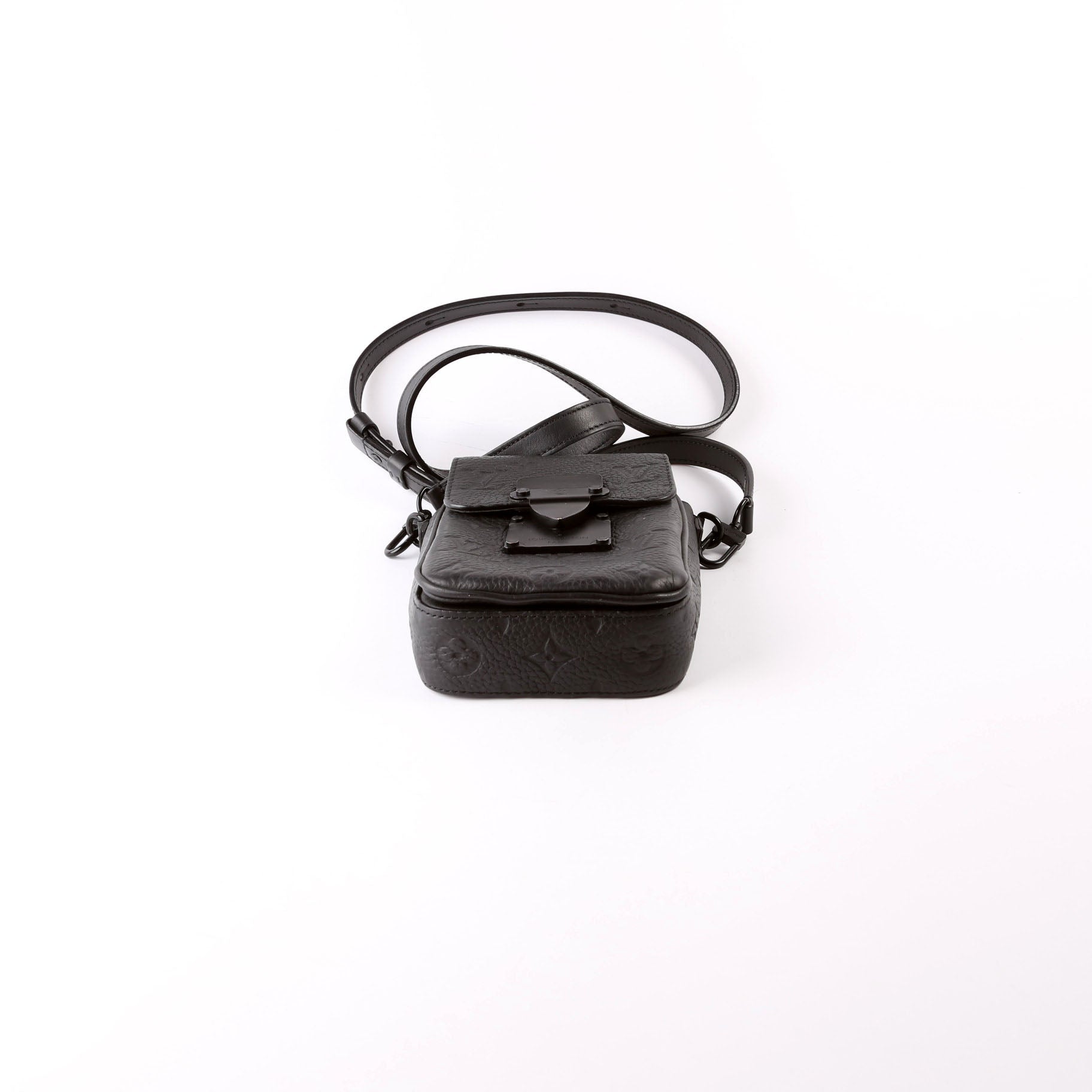 S-Lock Vertical Wearable Wallet Taurillon Black