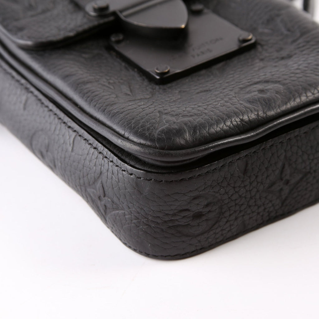 S-Lock Vertical Wearable Wallet Taurillon Black