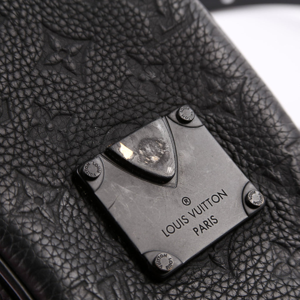 S-Lock Vertical Wearable Wallet Taurillon Black