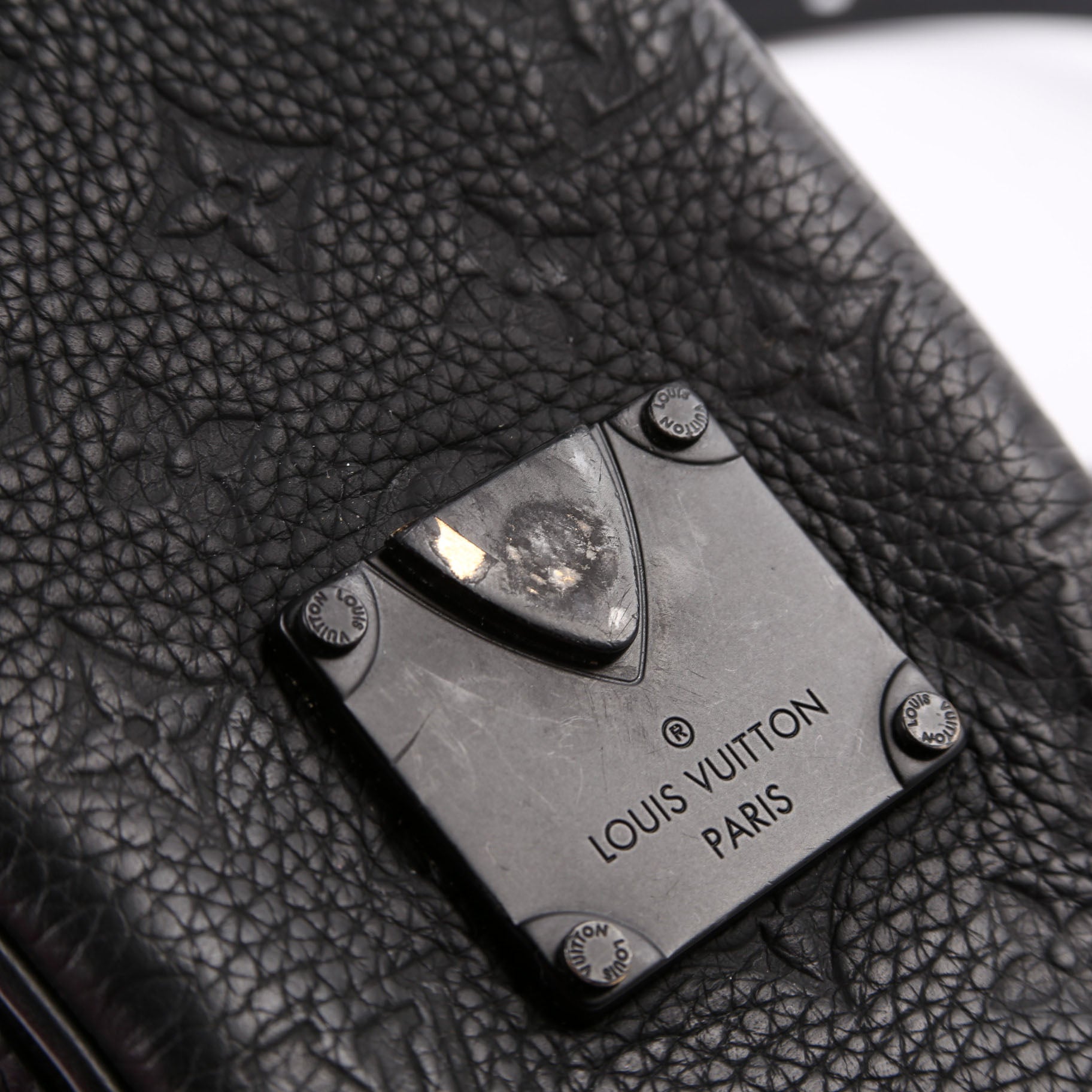 S-Lock Vertical Wearable Wallet Taurillon Black