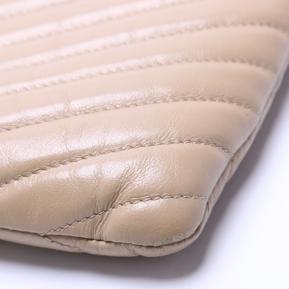 379039 A5 Matelasse Pouch Tan