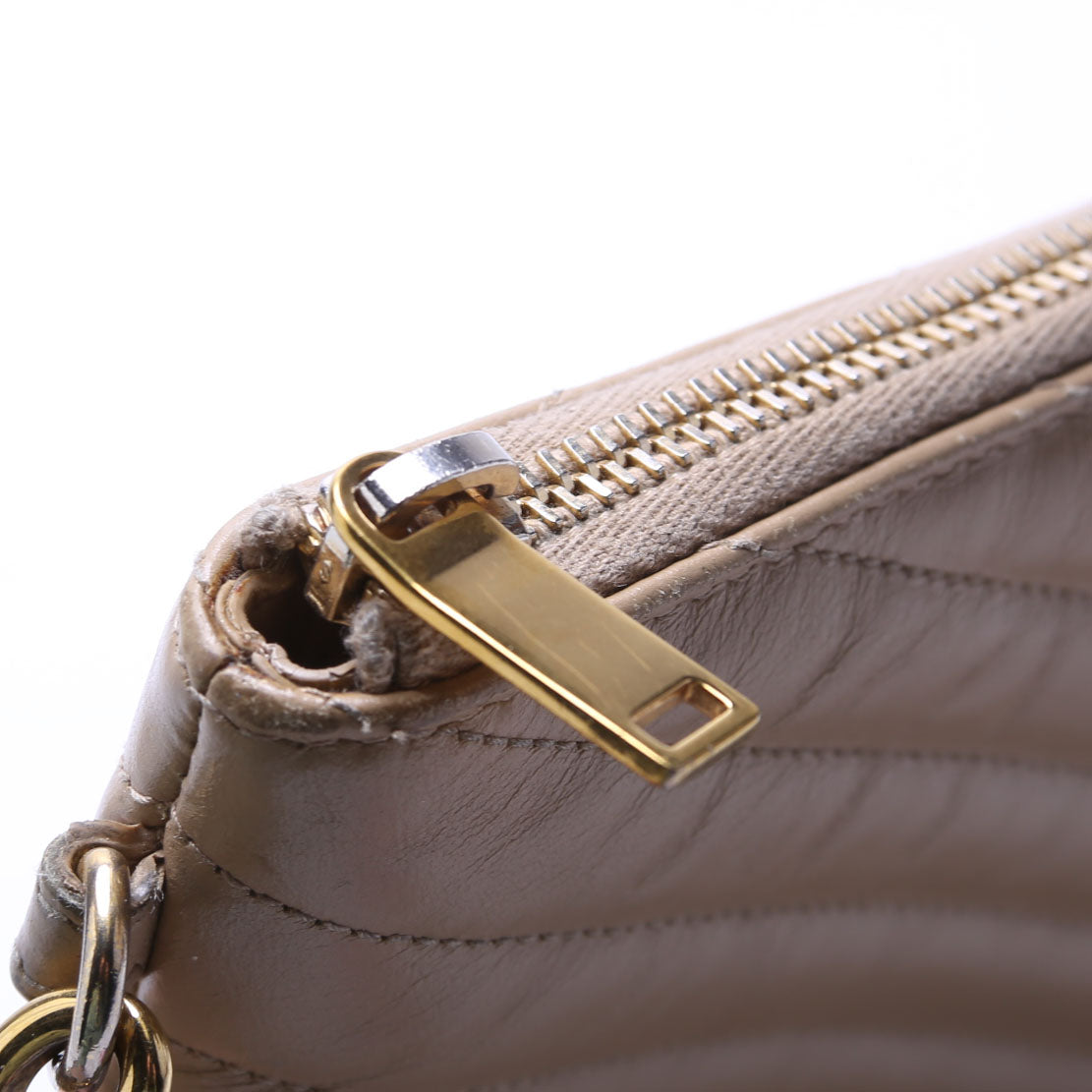 379039 A5 Matelasse Pouch Tan