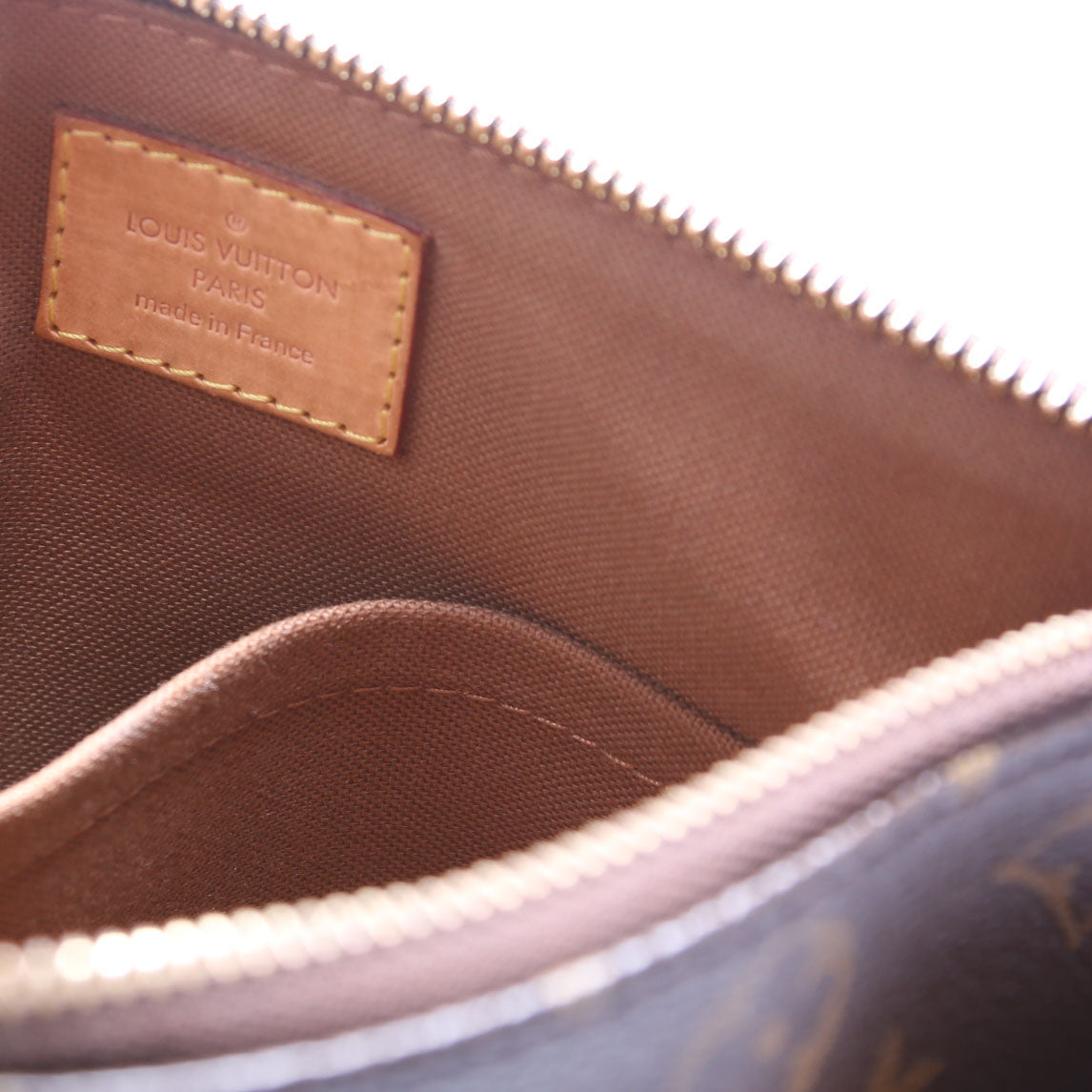 Pochette Valmy Monogram