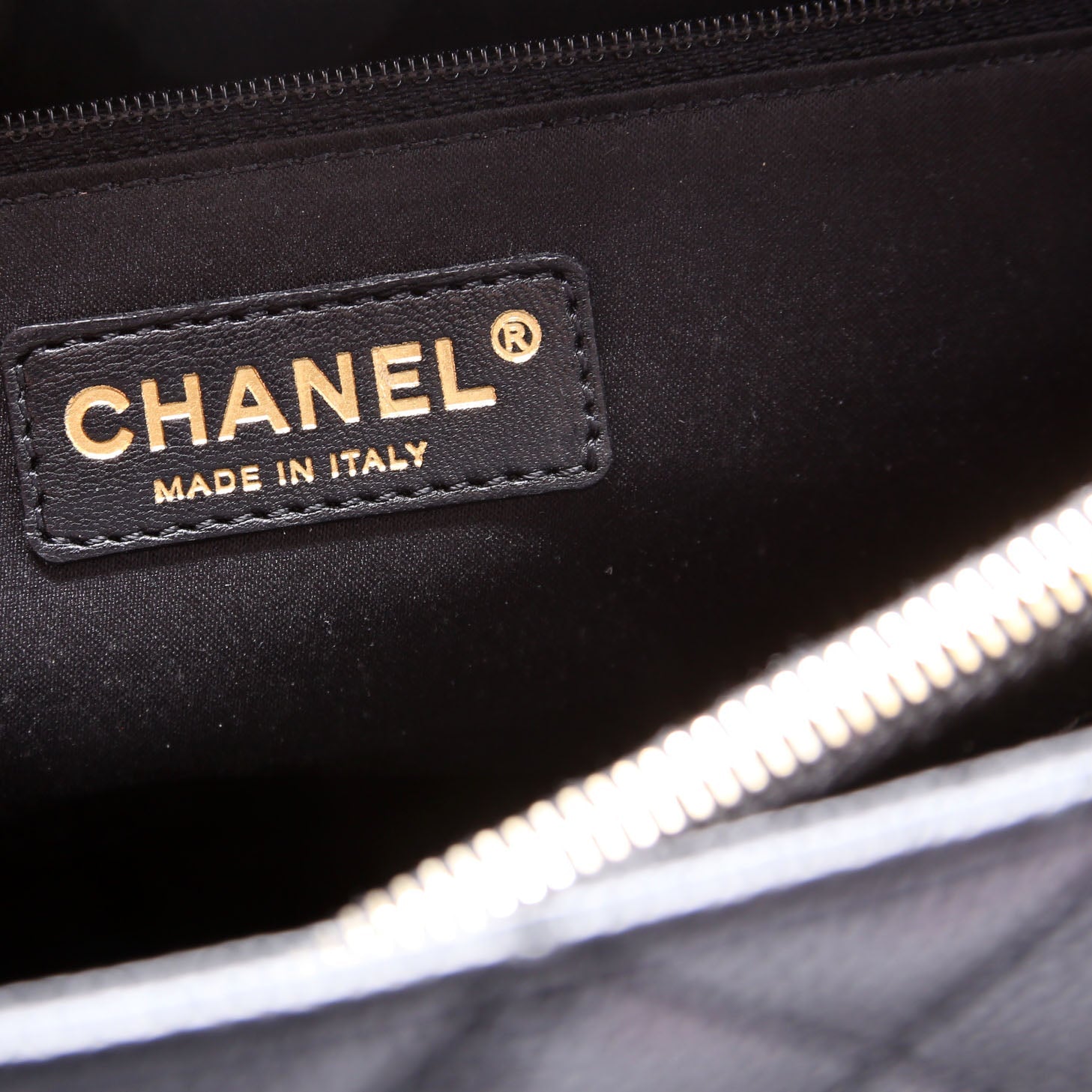 Grand Shopping Tote Caviar Black