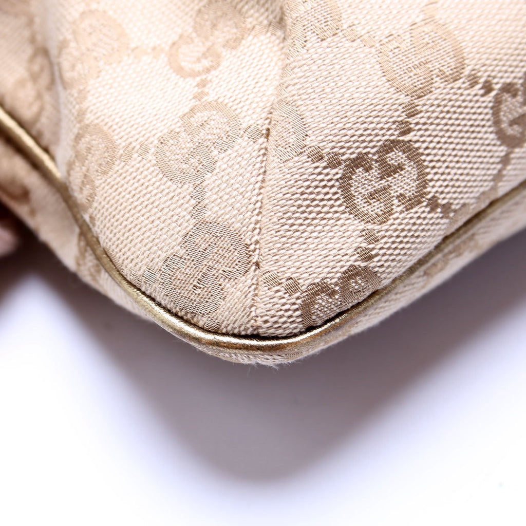 189749 Shelly Web Shoulder
