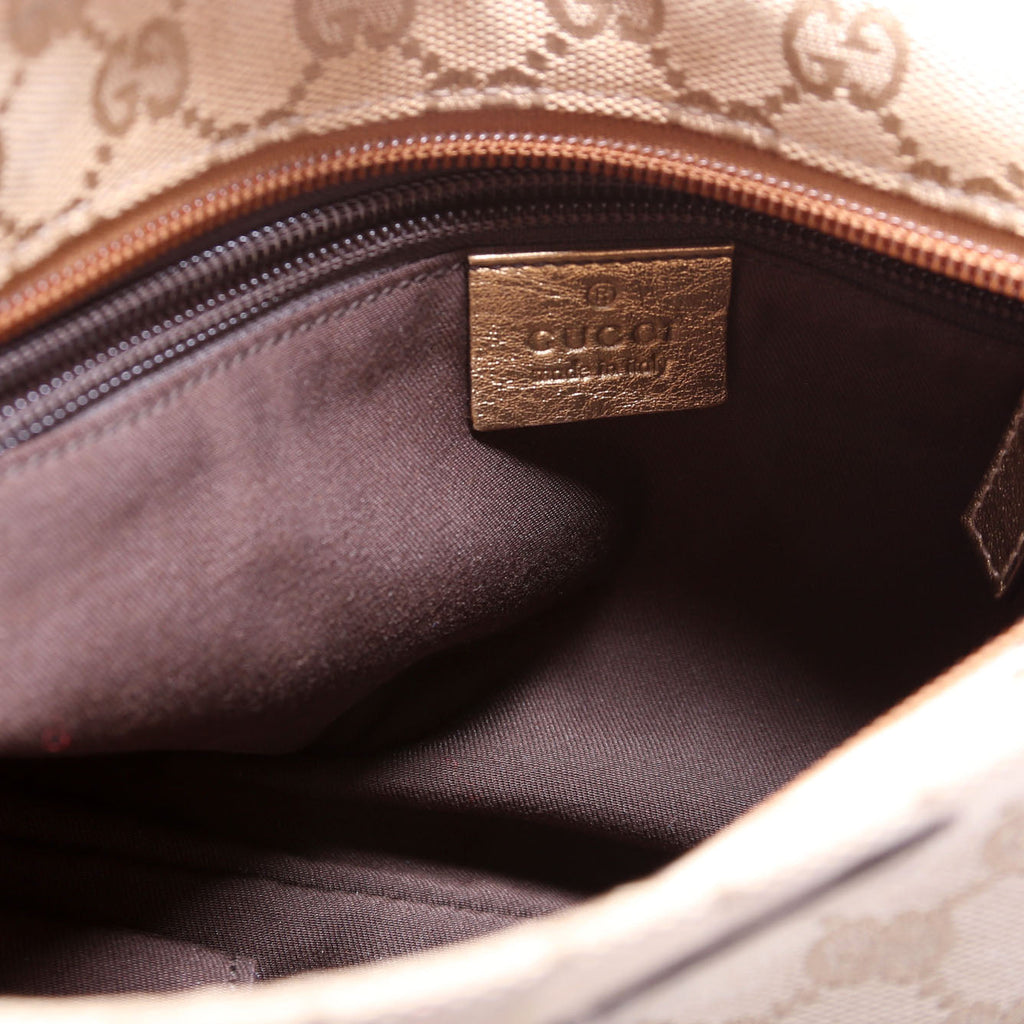 189749 Shelly Web Shoulder