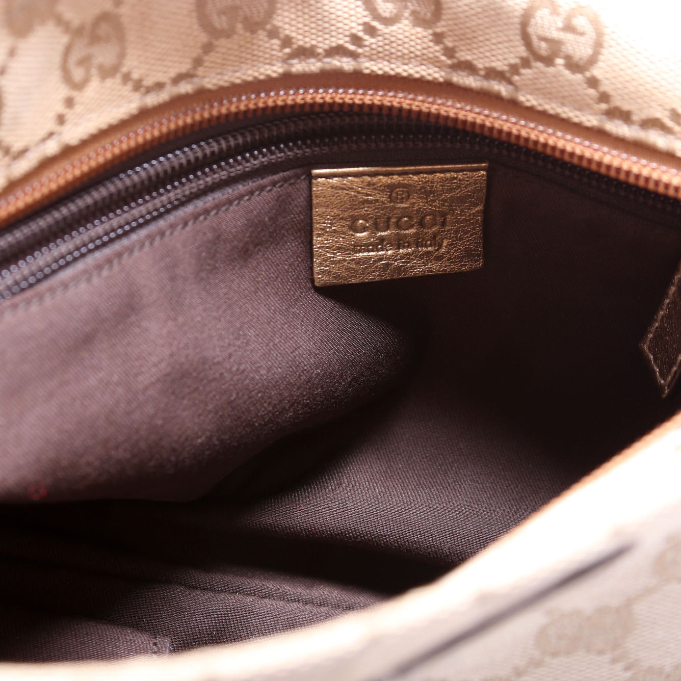 189749 Shelly Web Shoulder