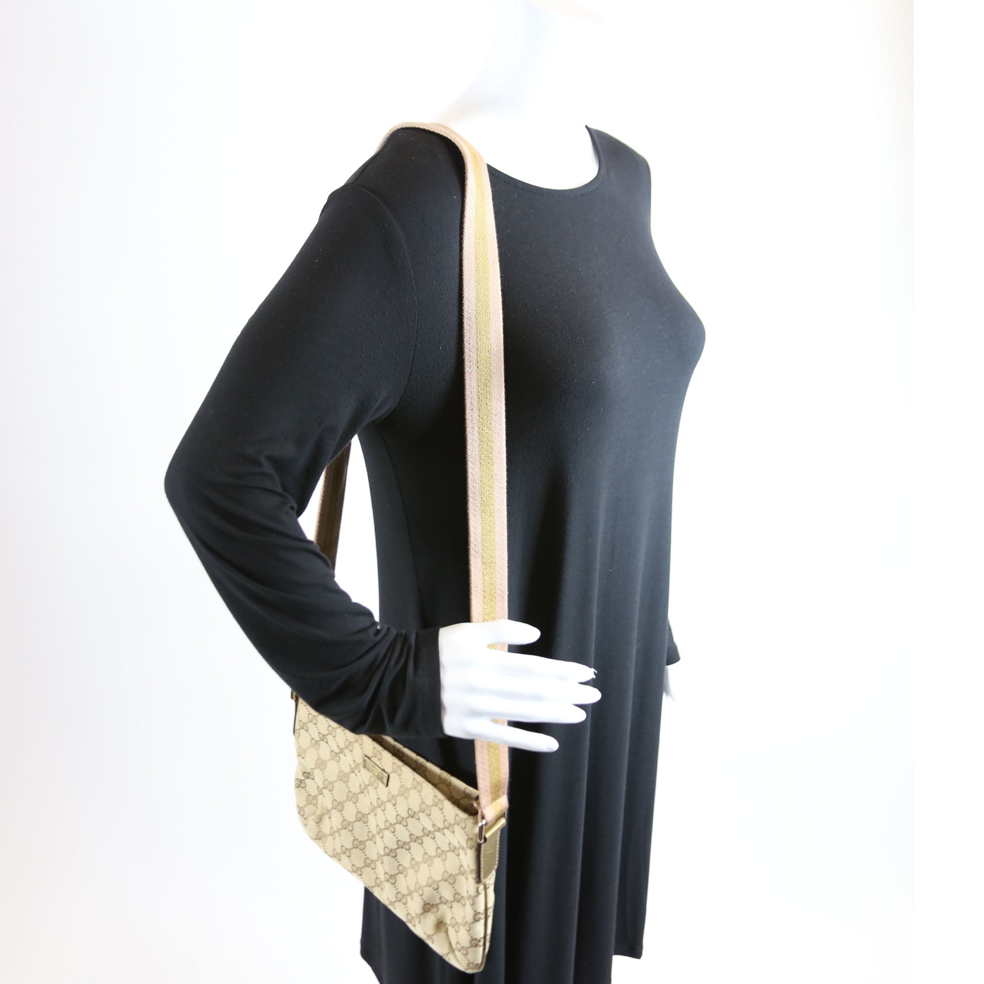 189749 Shelly Web Shoulder