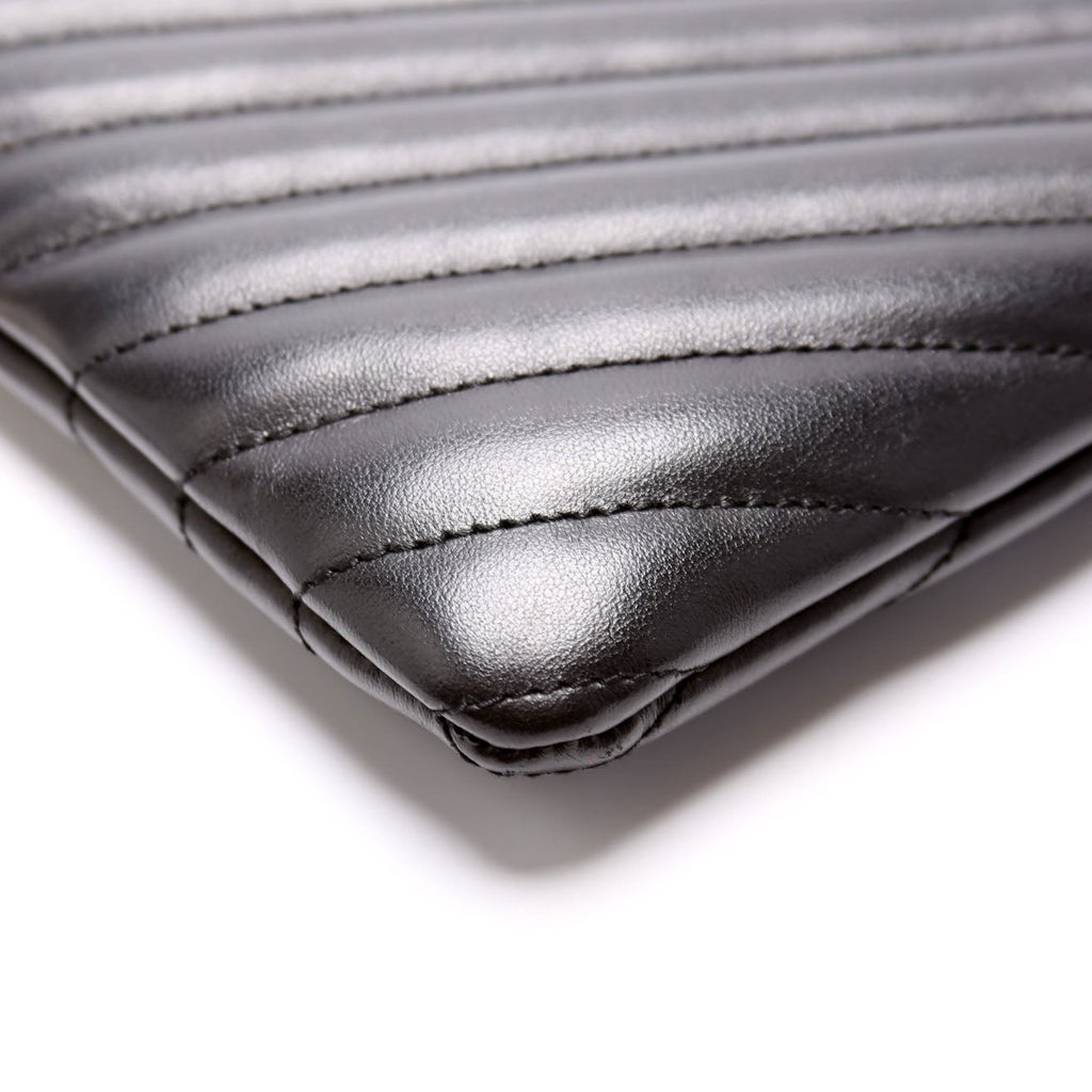 379039 A5 Matelasse Pouch Black