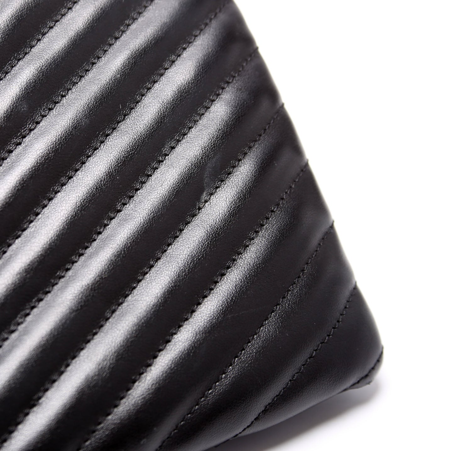 379039 A5 Matelasse Pouch Black