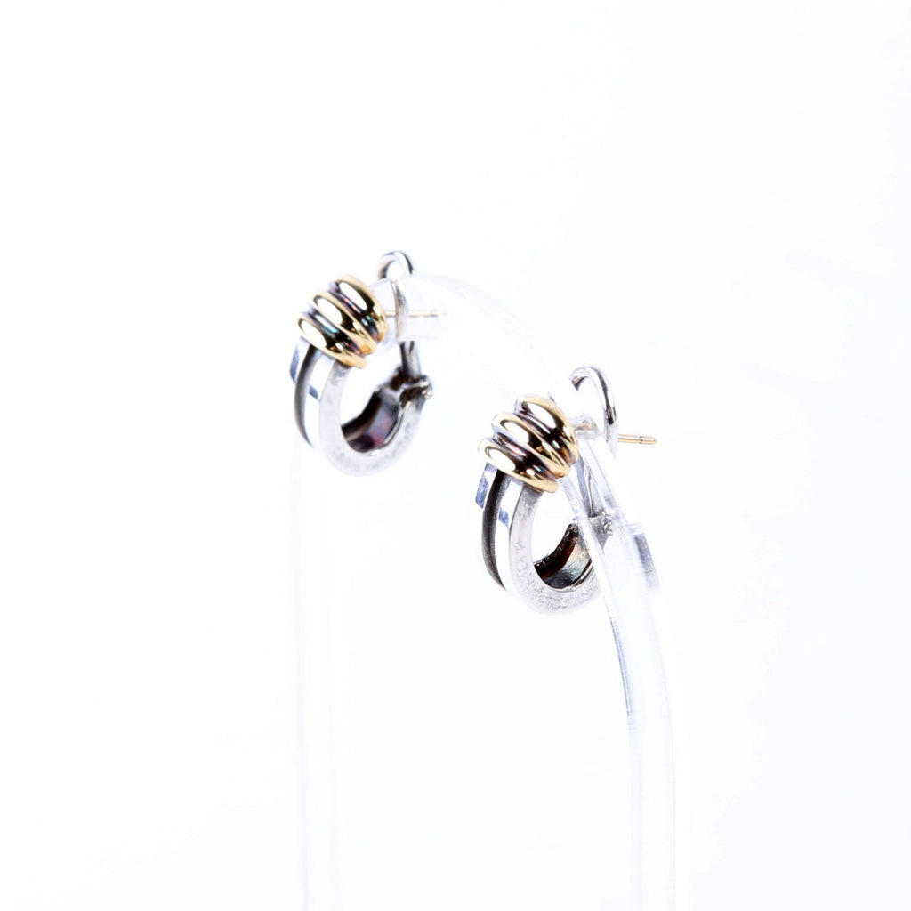 Earrings: Atlas Grooved Omega Huggies 925/750