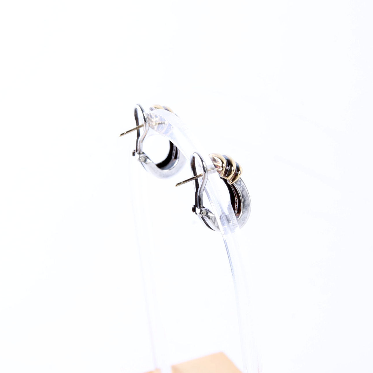 Earrings: Atlas Grooved Omega Huggies 925/750
