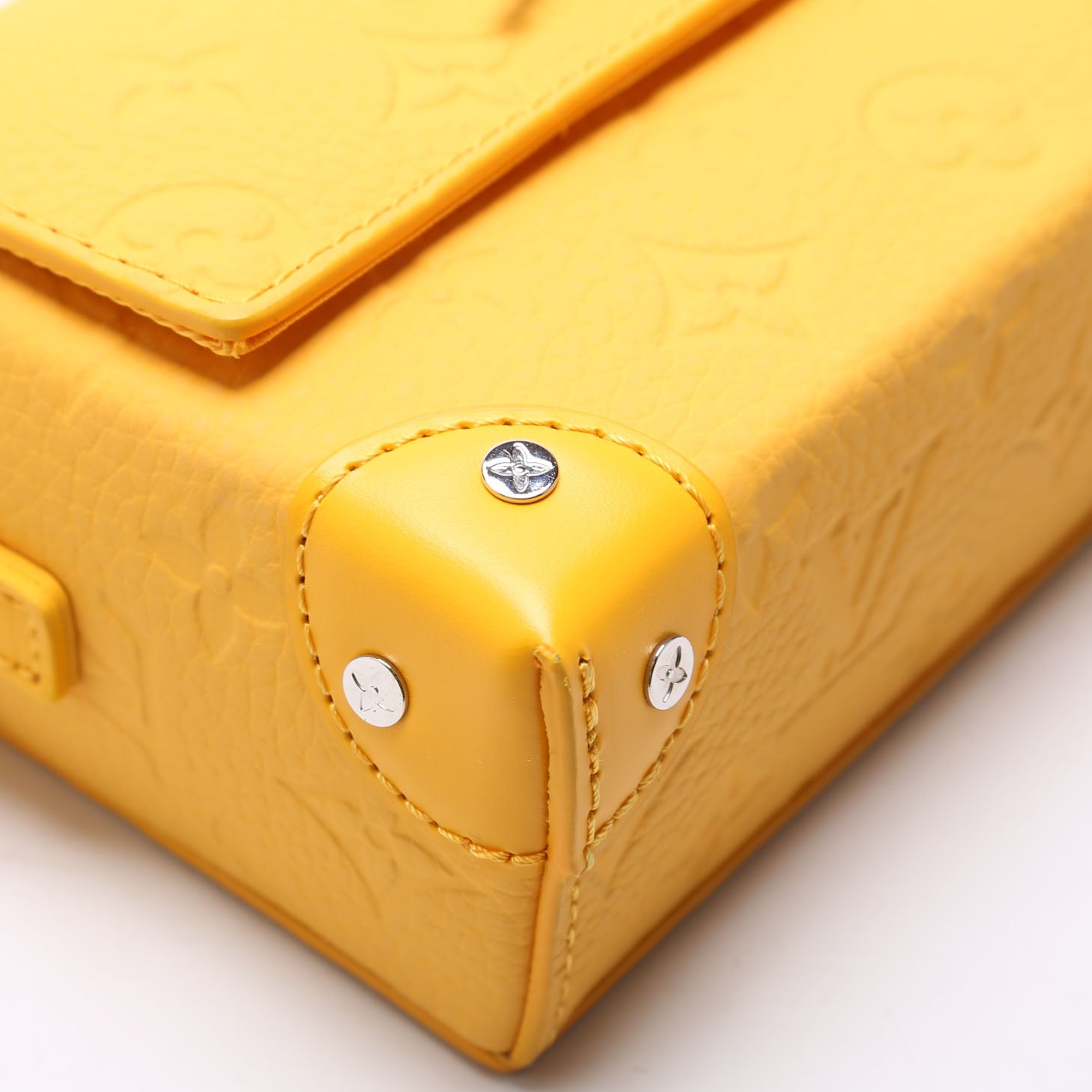 Steamer Wearable Wallet Taurillon Yellow