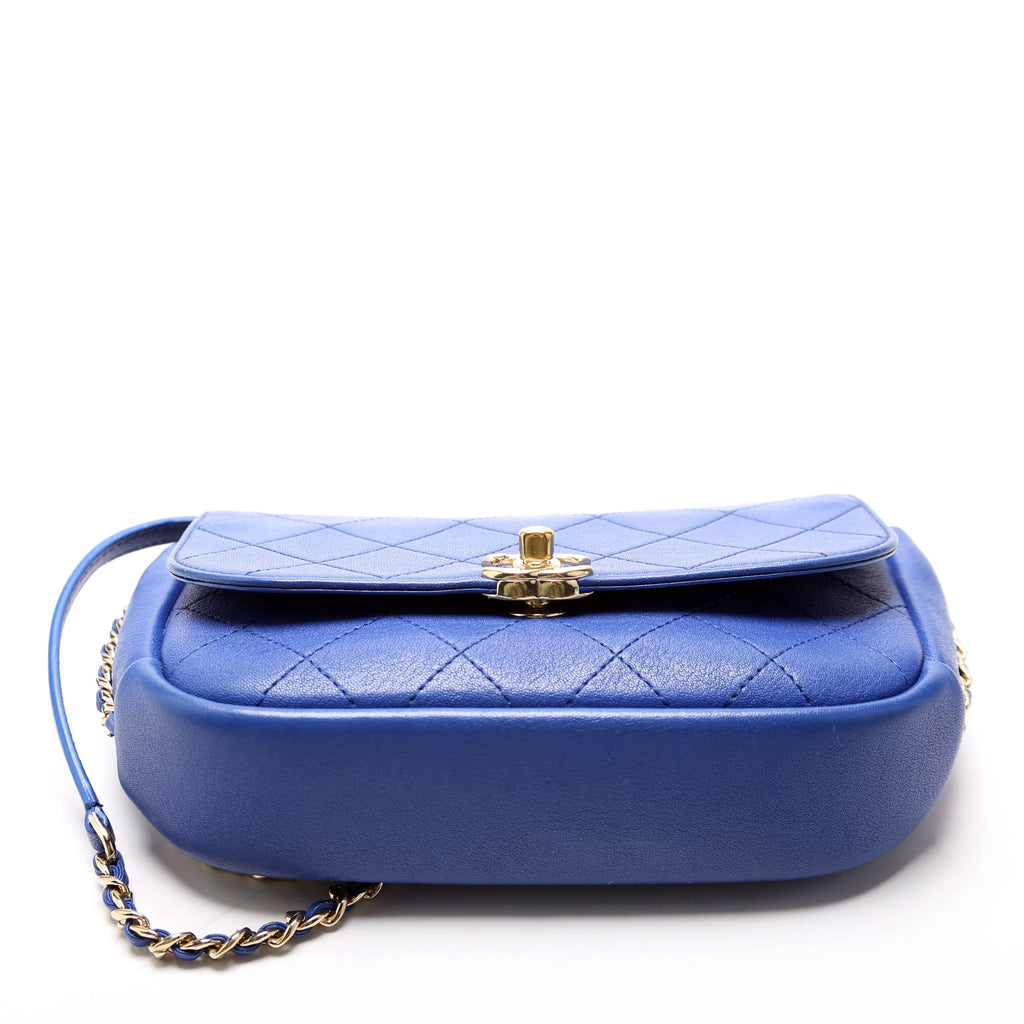 Casual Trip Flap Shoulder Bag Quilted Calfskin 27M
