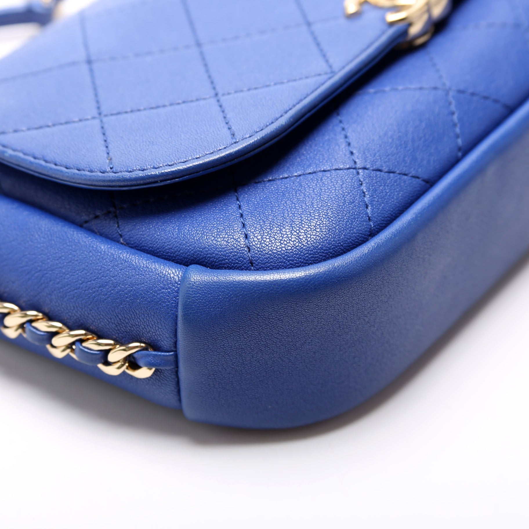 Casual Trip Flap Shoulder Bag Quilted Calfskin 27M