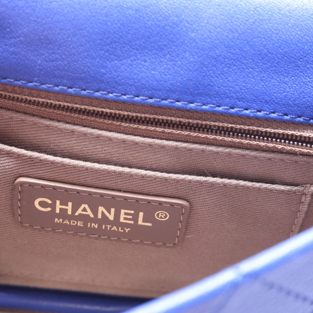 Casual Trip Flap Shoulder Bag Quilted Calfskin 27M