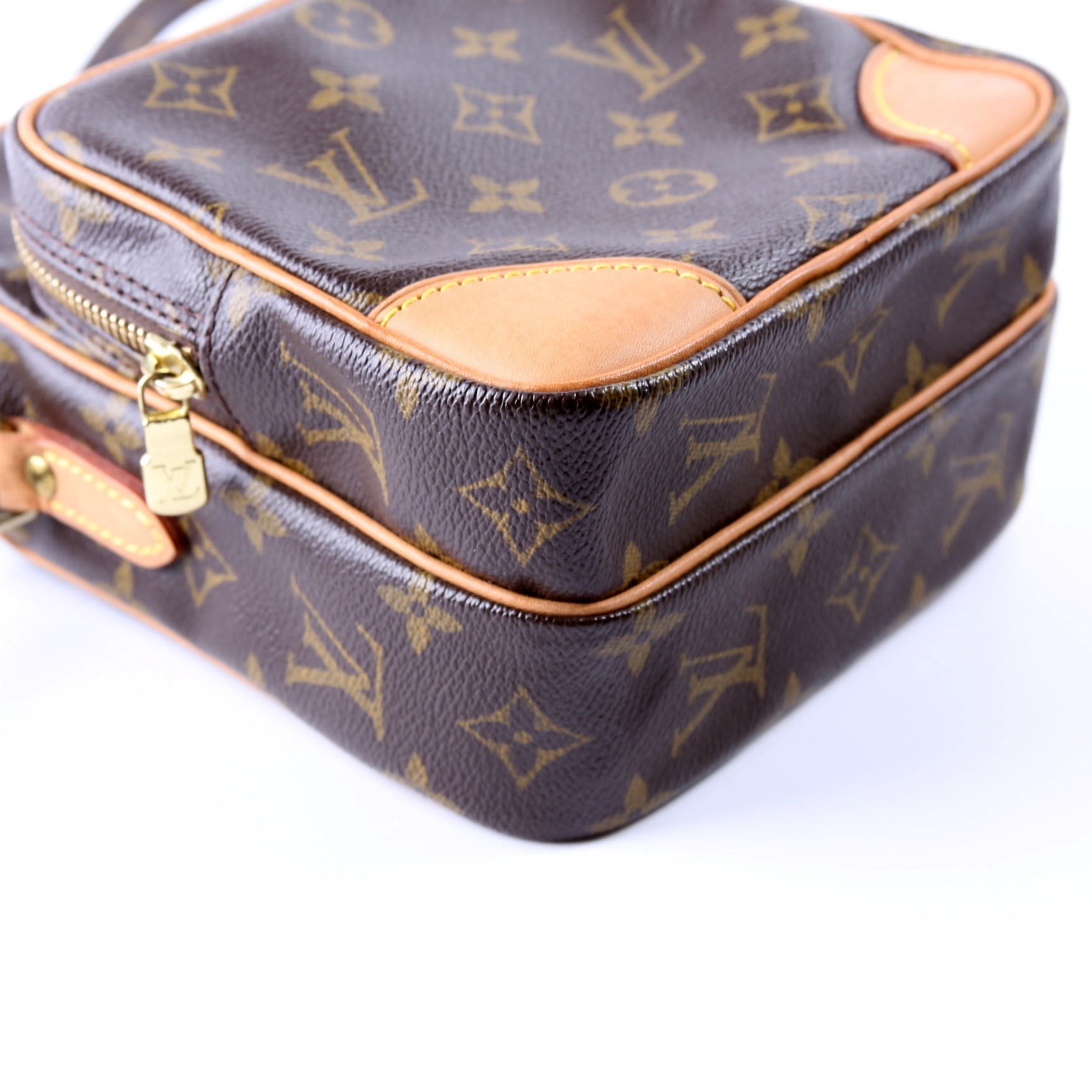 Amazone Monogram