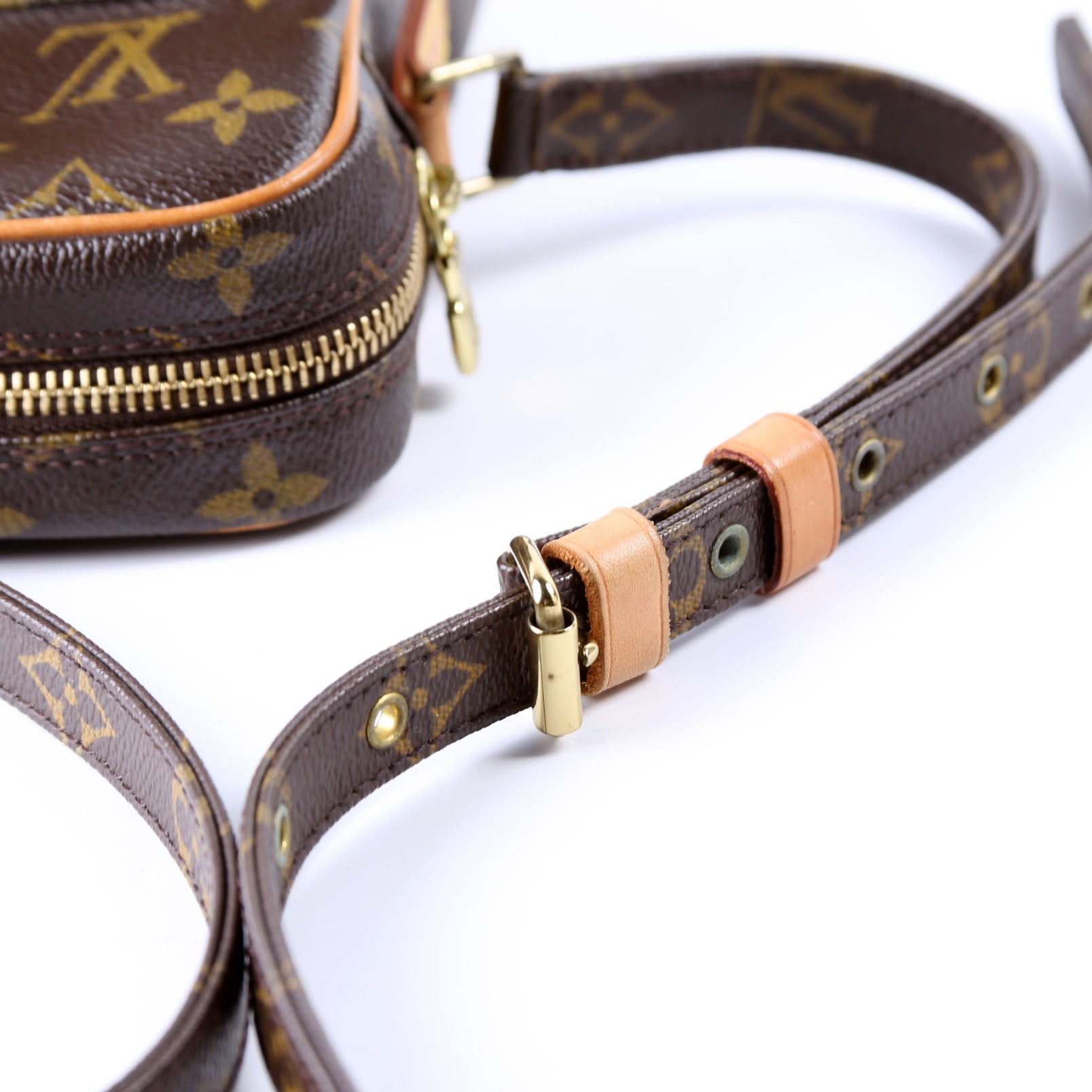 Amazone Monogram