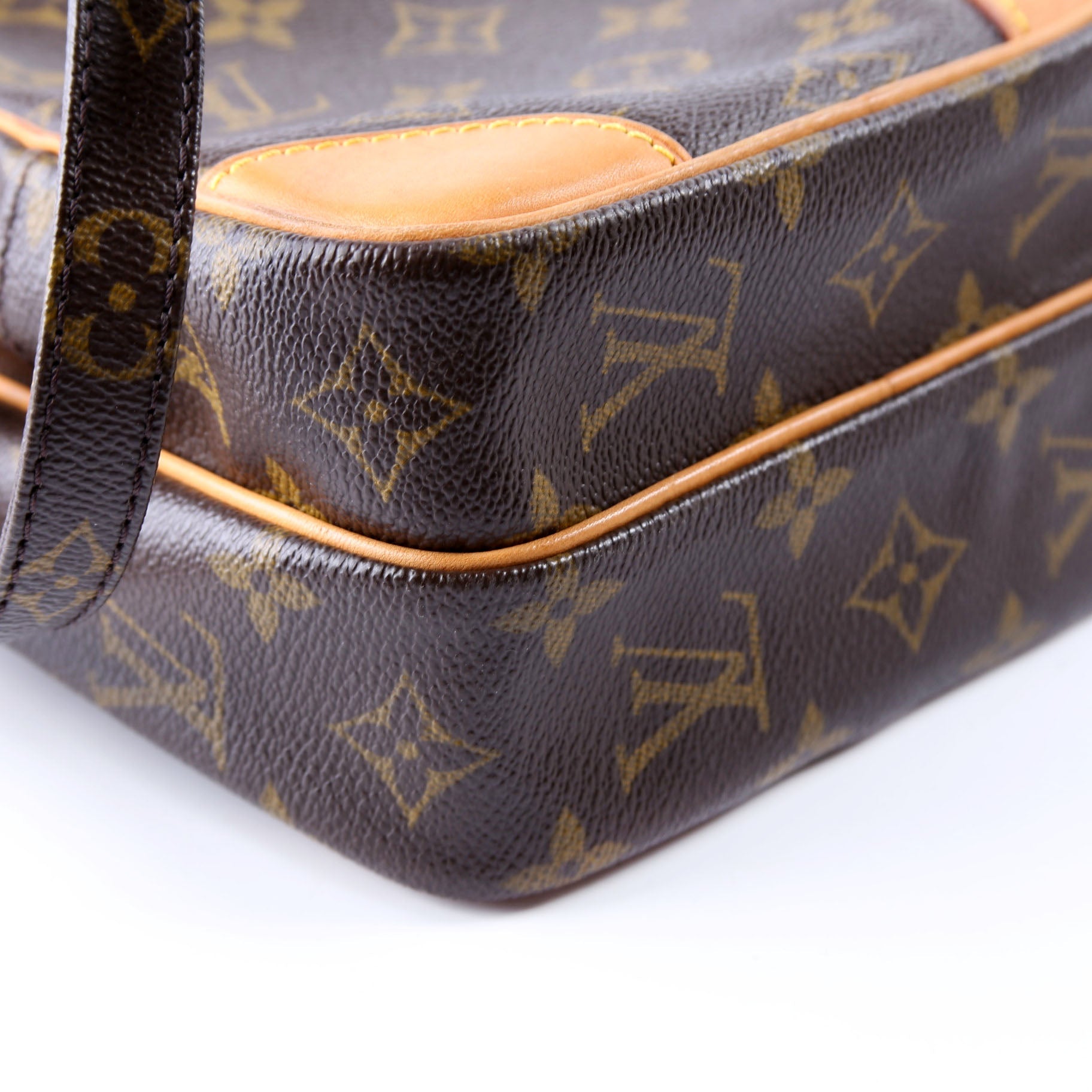 Amazone Monogram