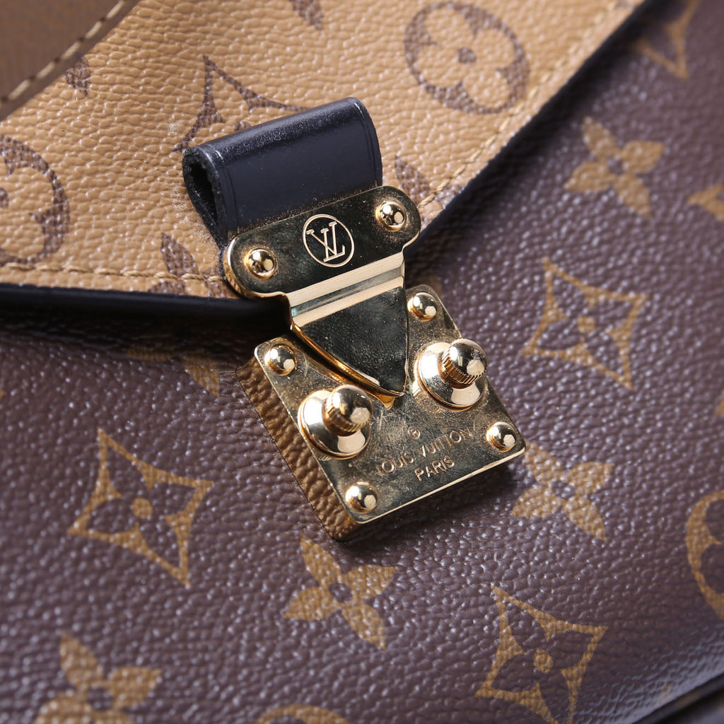 Pochette Metis Reverse Monogram