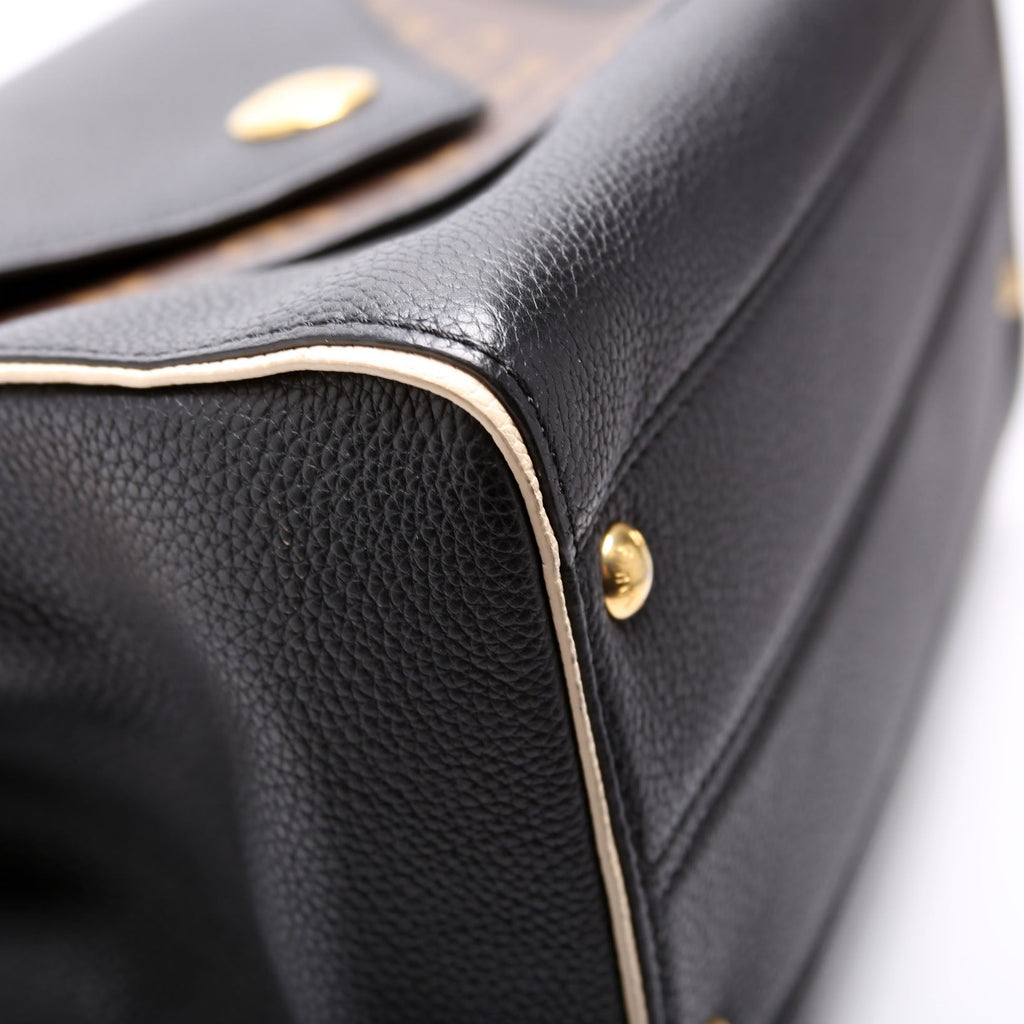 Double V Leather Black