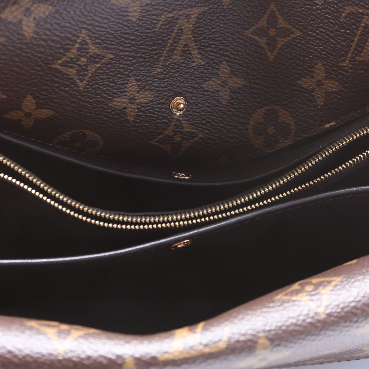 Double V Leather Black