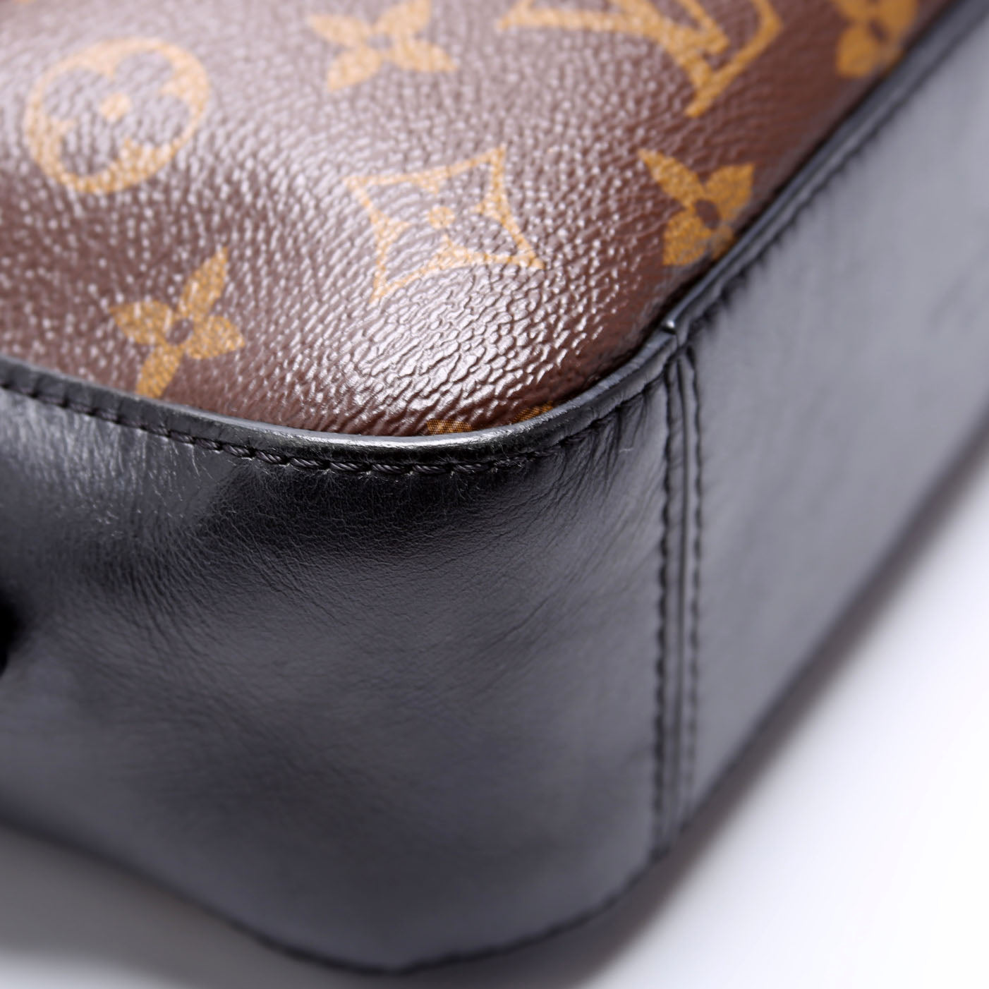 Saintogne Monogram Black