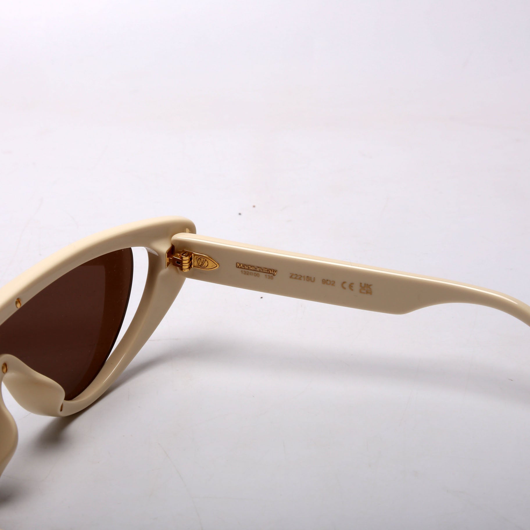 Z2218U Split Cat Eye Sunglasses Cream