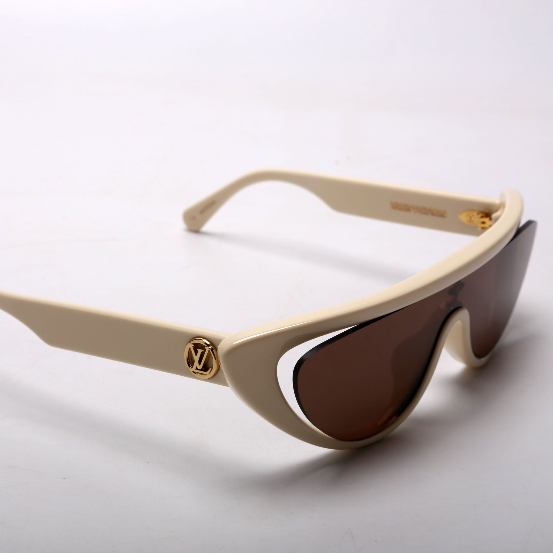 Z2218U Split Cat Eye Sunglasses Cream