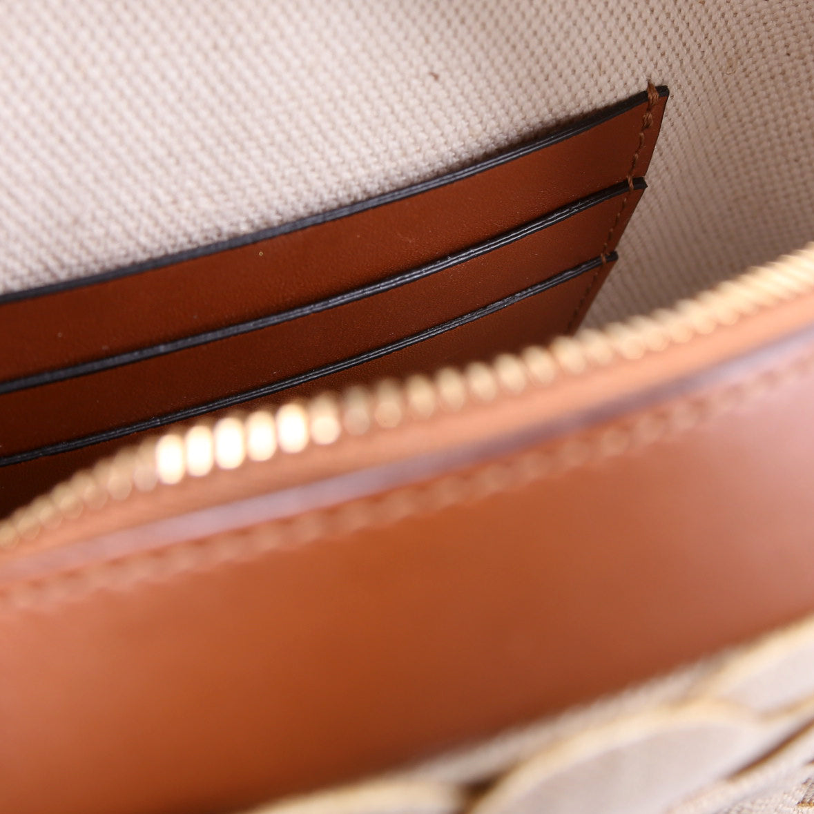 03 Rose Edition Atelier Round Crossbody