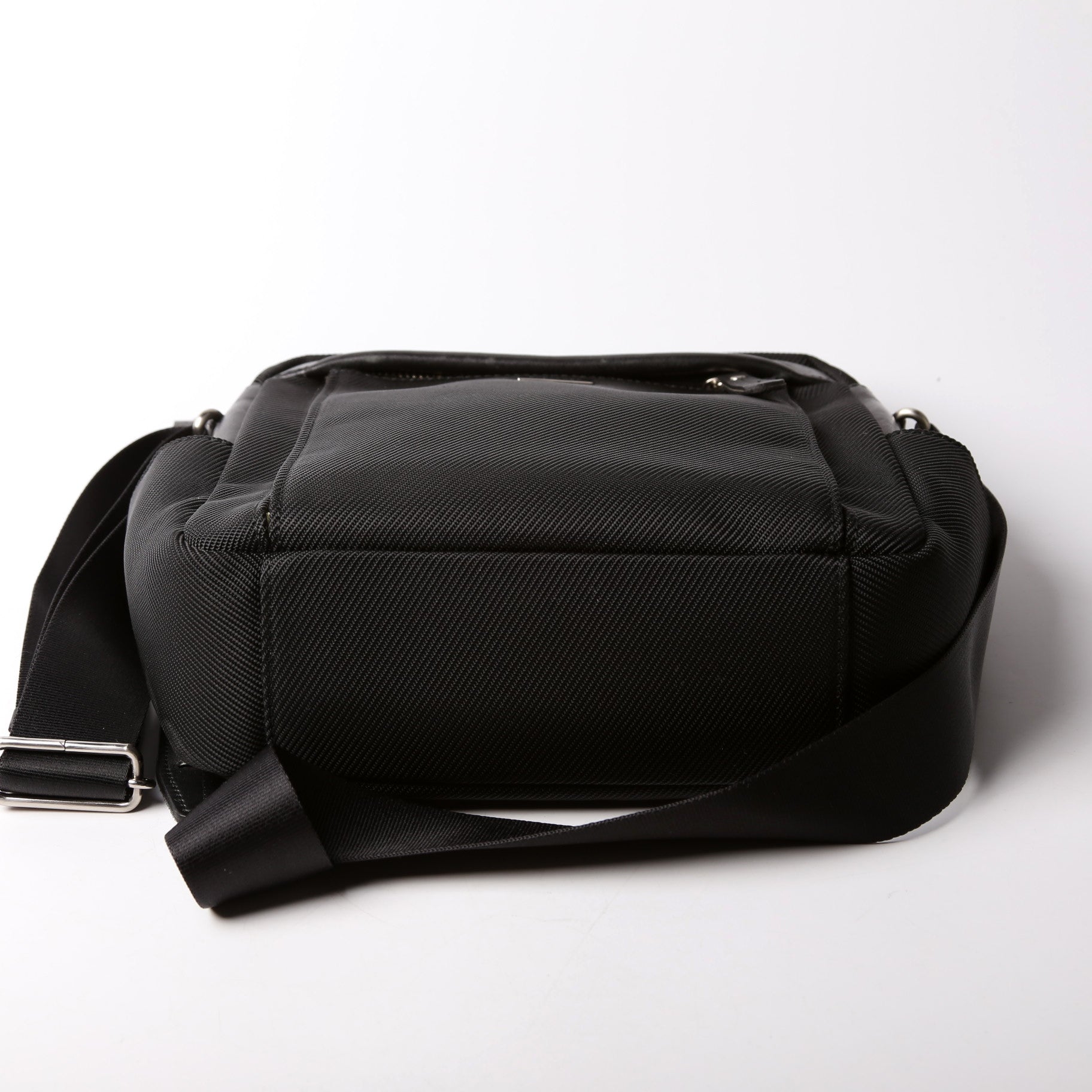 Nylon Travel Vertical Messenger Bag Black