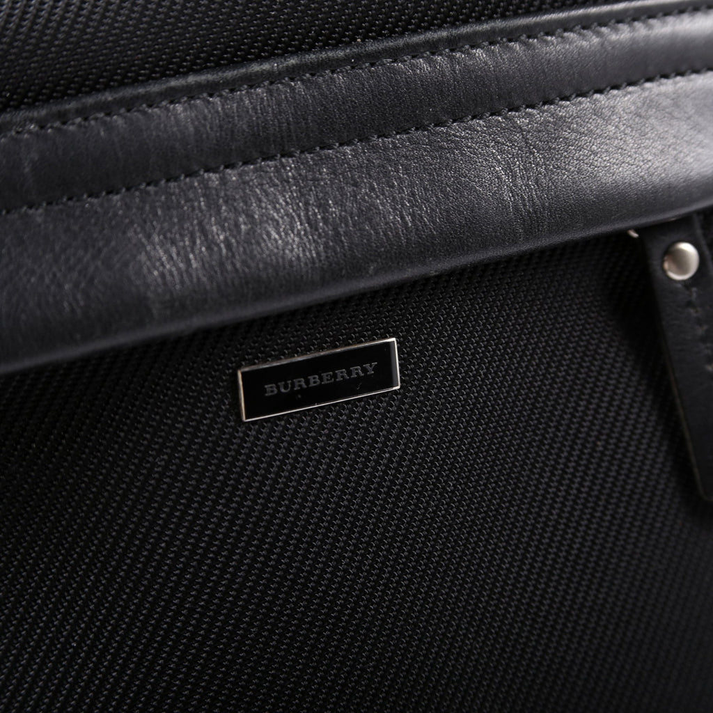 Nylon Travel Vertical Messenger Bag Black