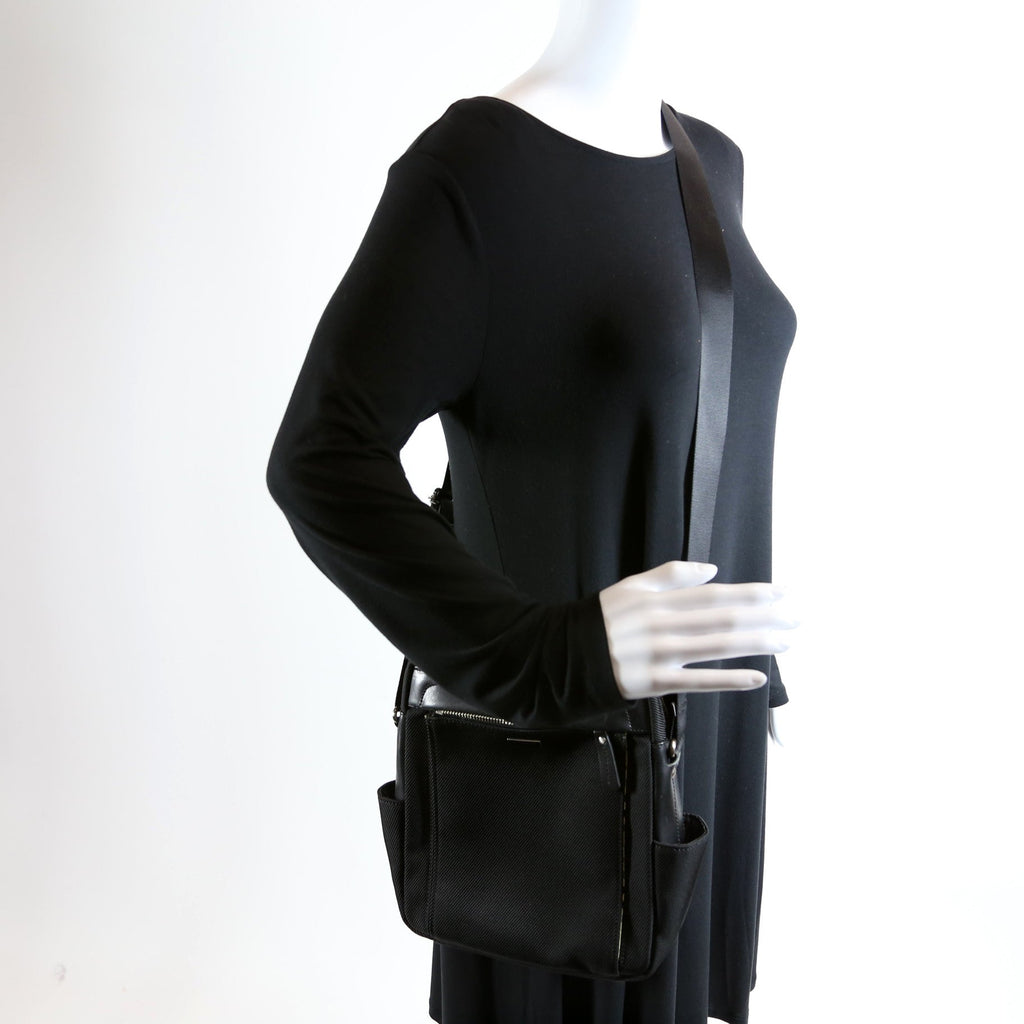 Nylon Travel Vertical Messenger Bag Black
