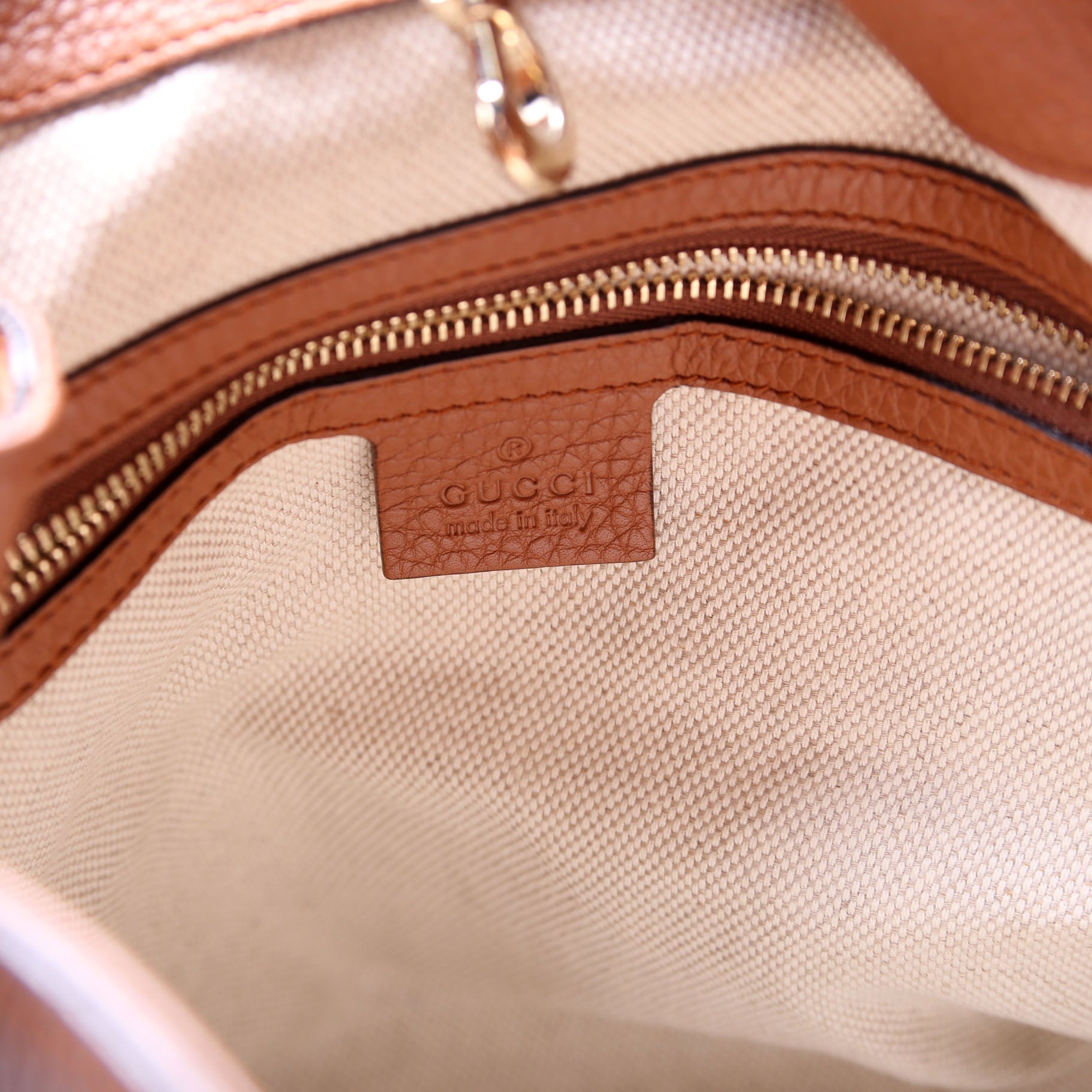 308982 Soho Leather Shoulder Medium Brown
