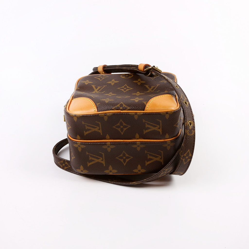 Amazone Monogram