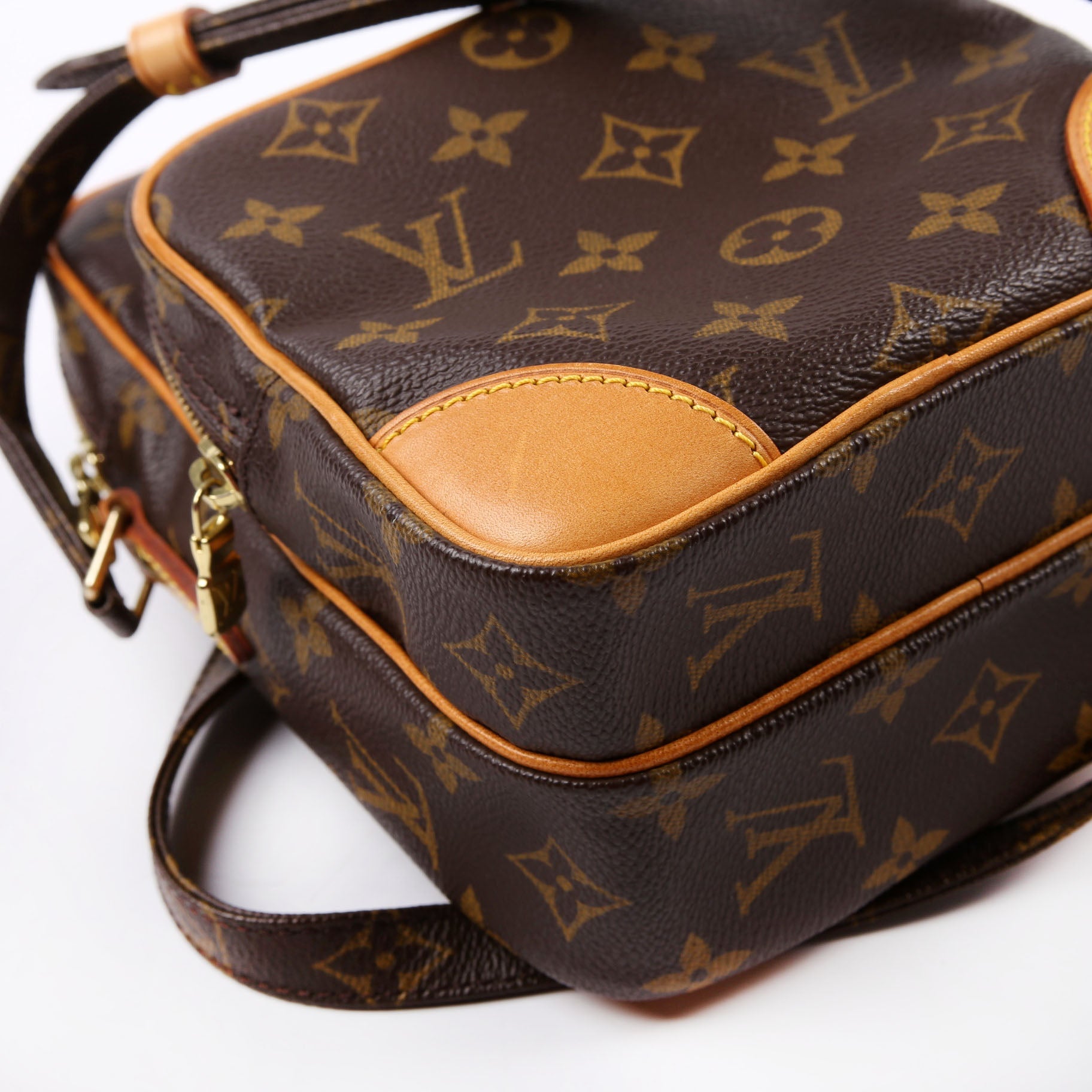Amazone Monogram